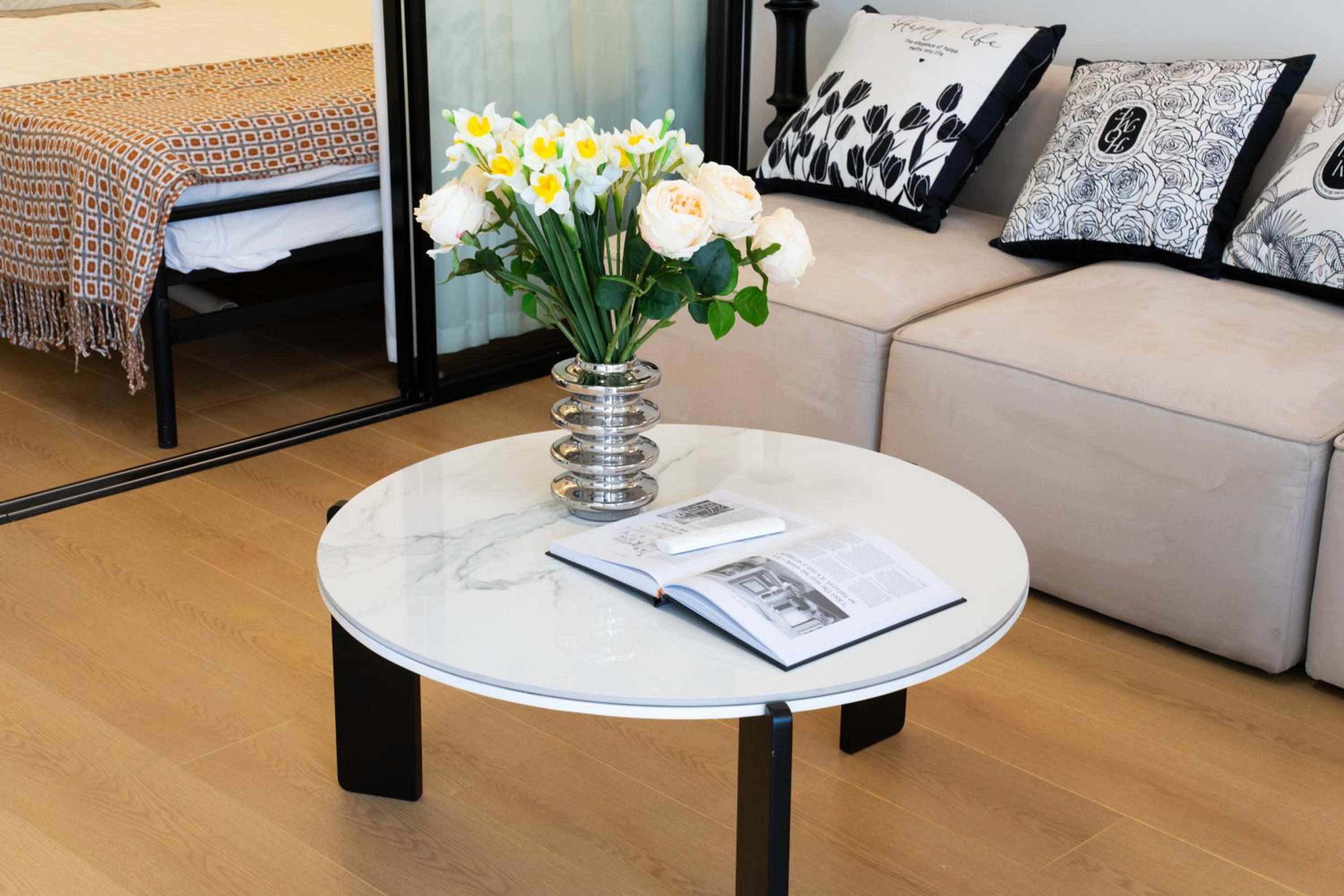 Yi Du Home with Double Views-At West Nanjing Road, Near Metro, Cards OK