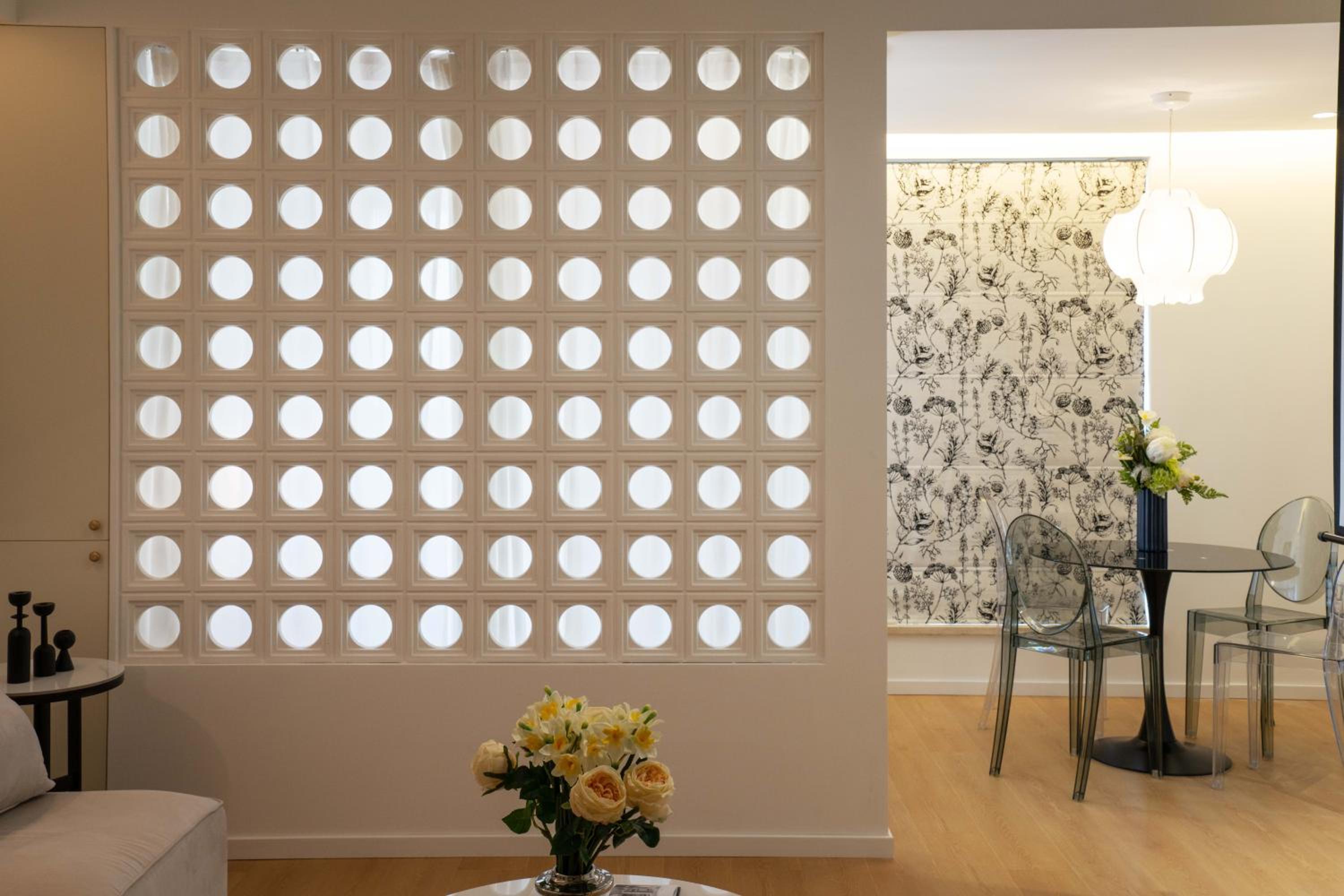 Yi Du Home with Double Views-At West Nanjing Road, Near Metro, Cards OK