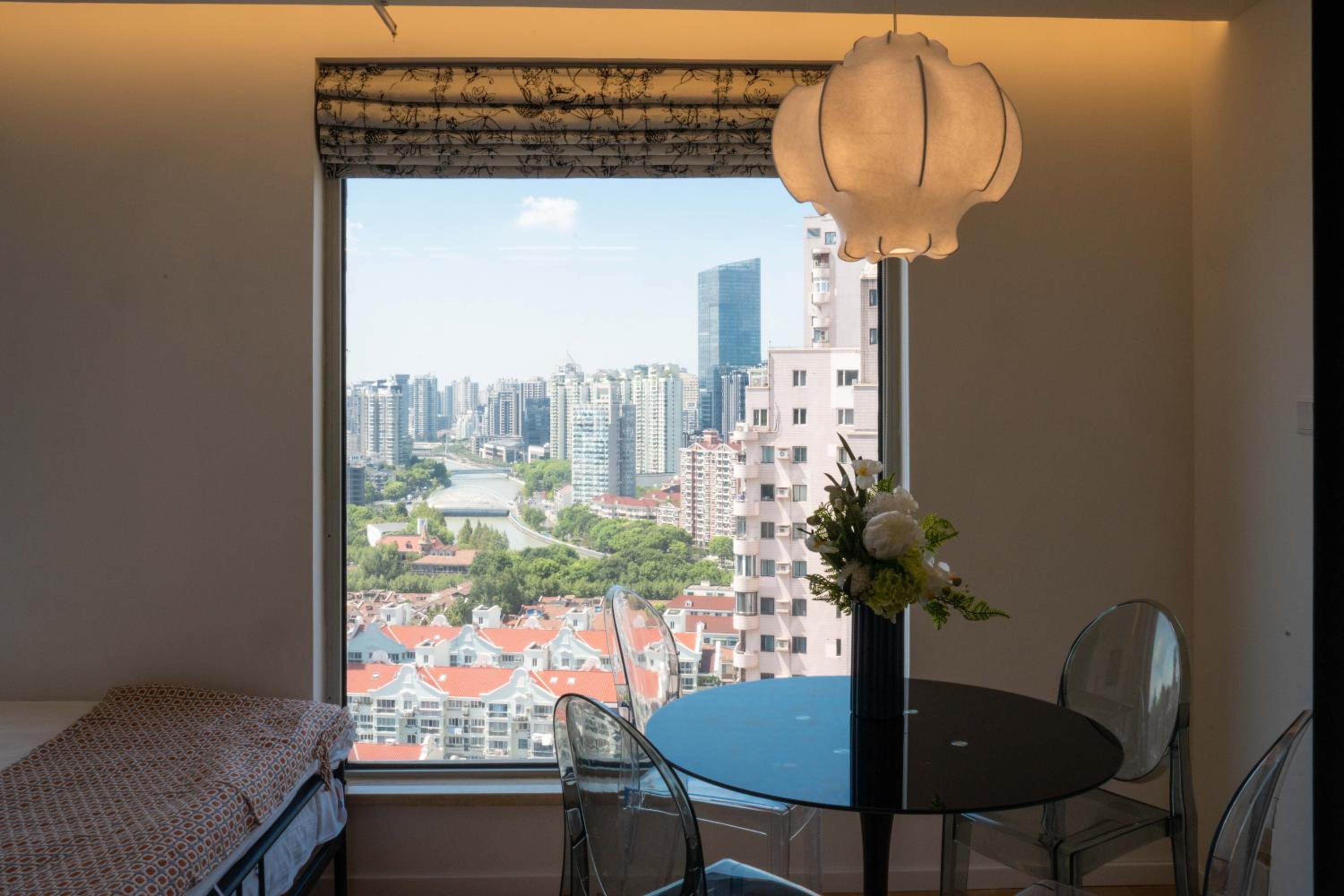 Yi Du Home with Double Views-At West Nanjing Road, Near Metro, Cards OK