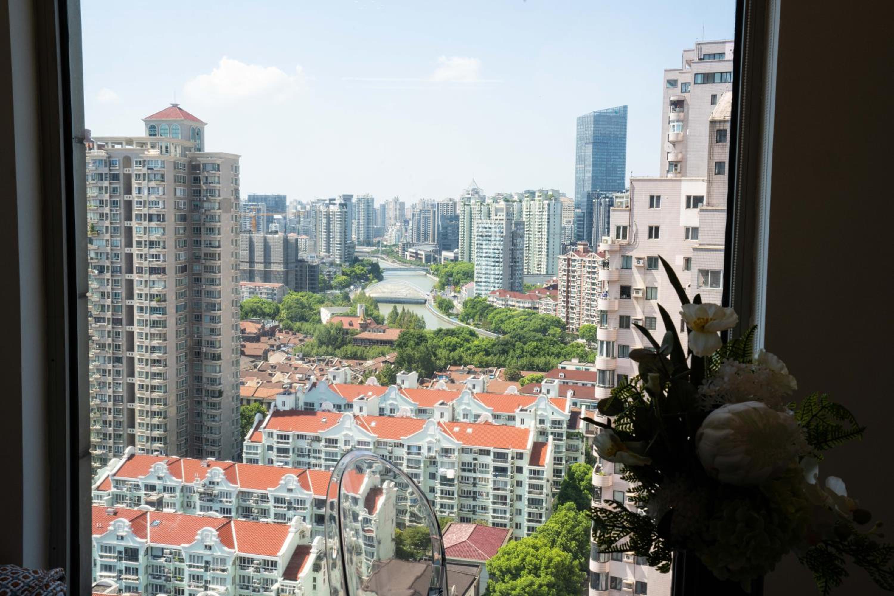 Yi Du Home with Double Views-At West Nanjing Road, Near Metro, Cards OK