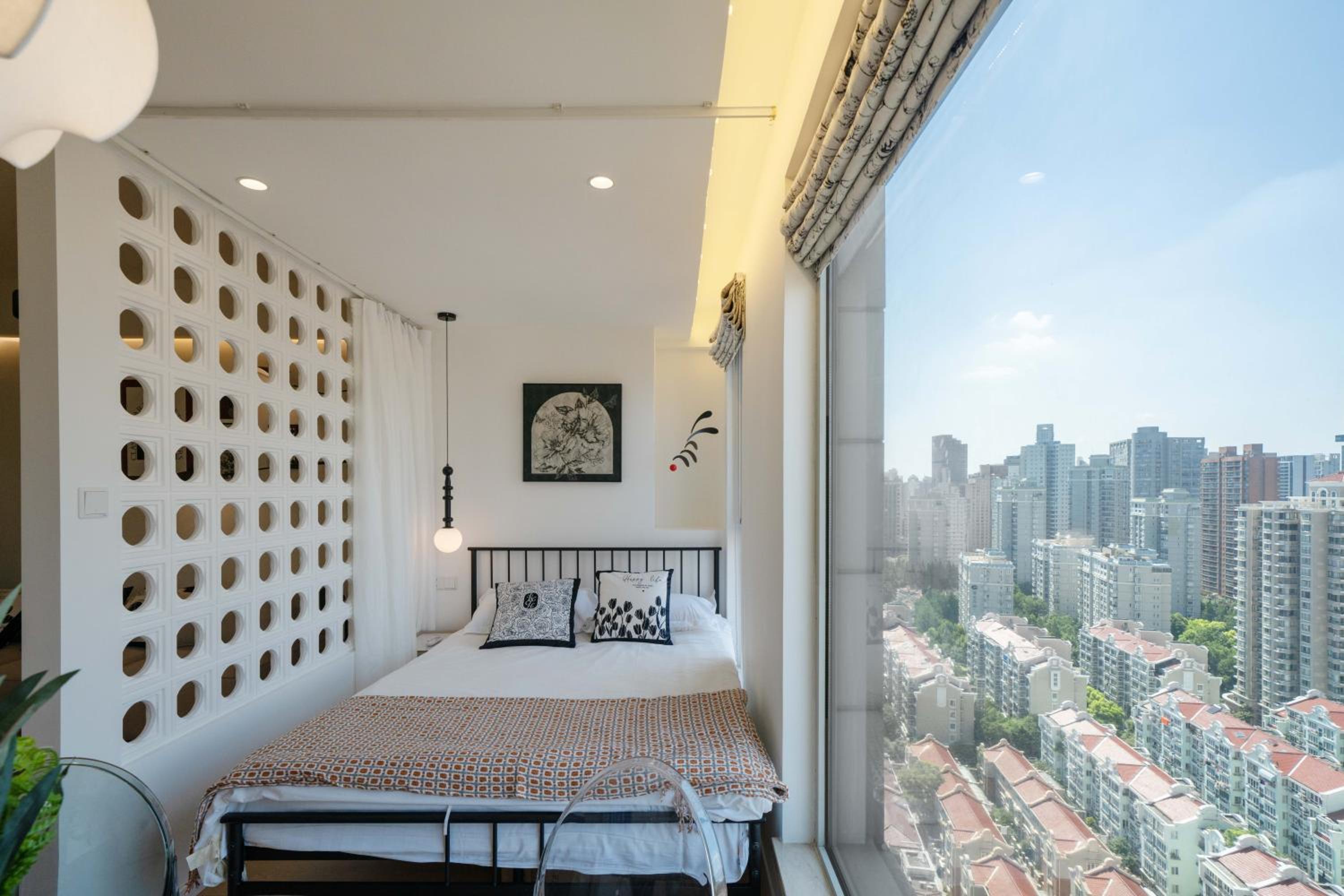 Yi Du Home with Double Views-At West Nanjing Road, Near Metro, Cards OK