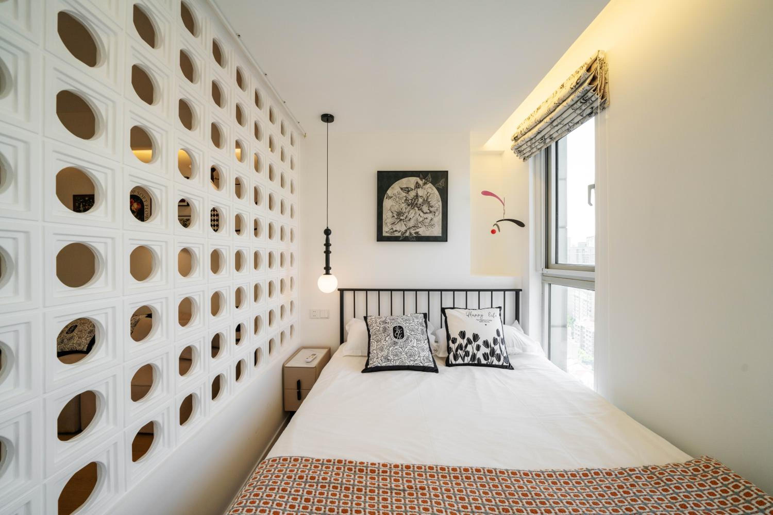 Yi Du Home with Double Views-At West Nanjing Road, Near Metro, Cards OK