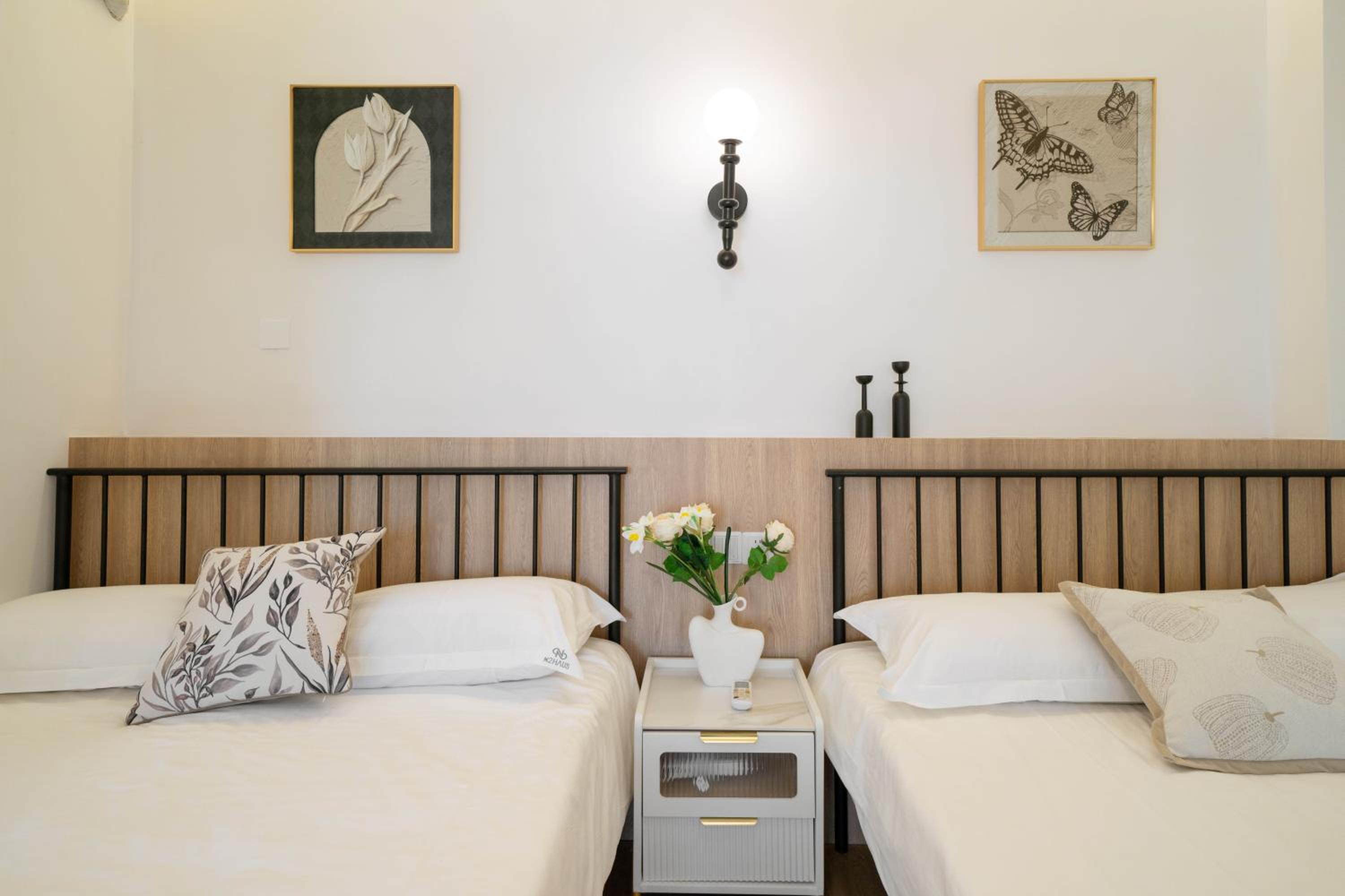 Yi Du Home with Double Views-At West Nanjing Road, Near Metro, Cards OK