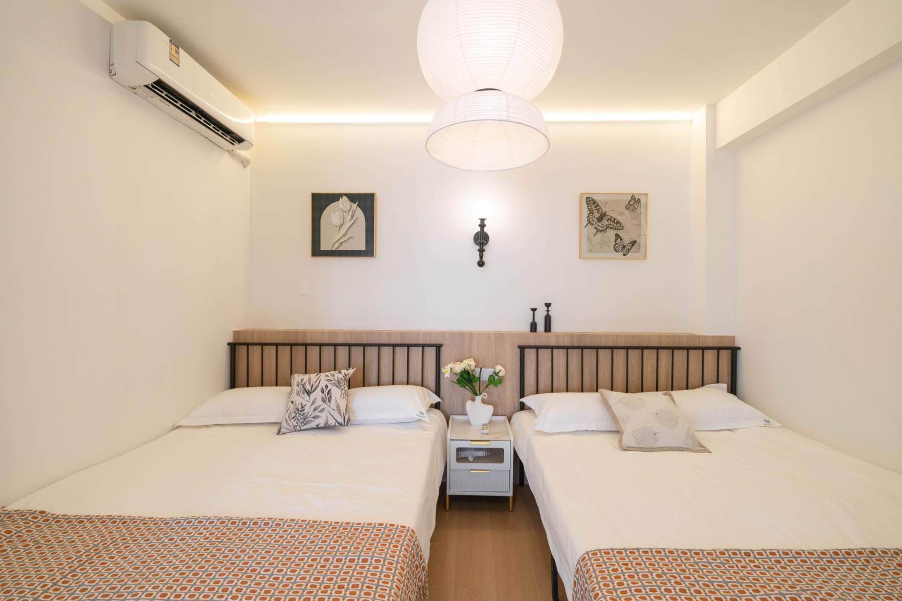 Yi Du Home with Double Views-At West Nanjing Road, Near Metro, Cards OK