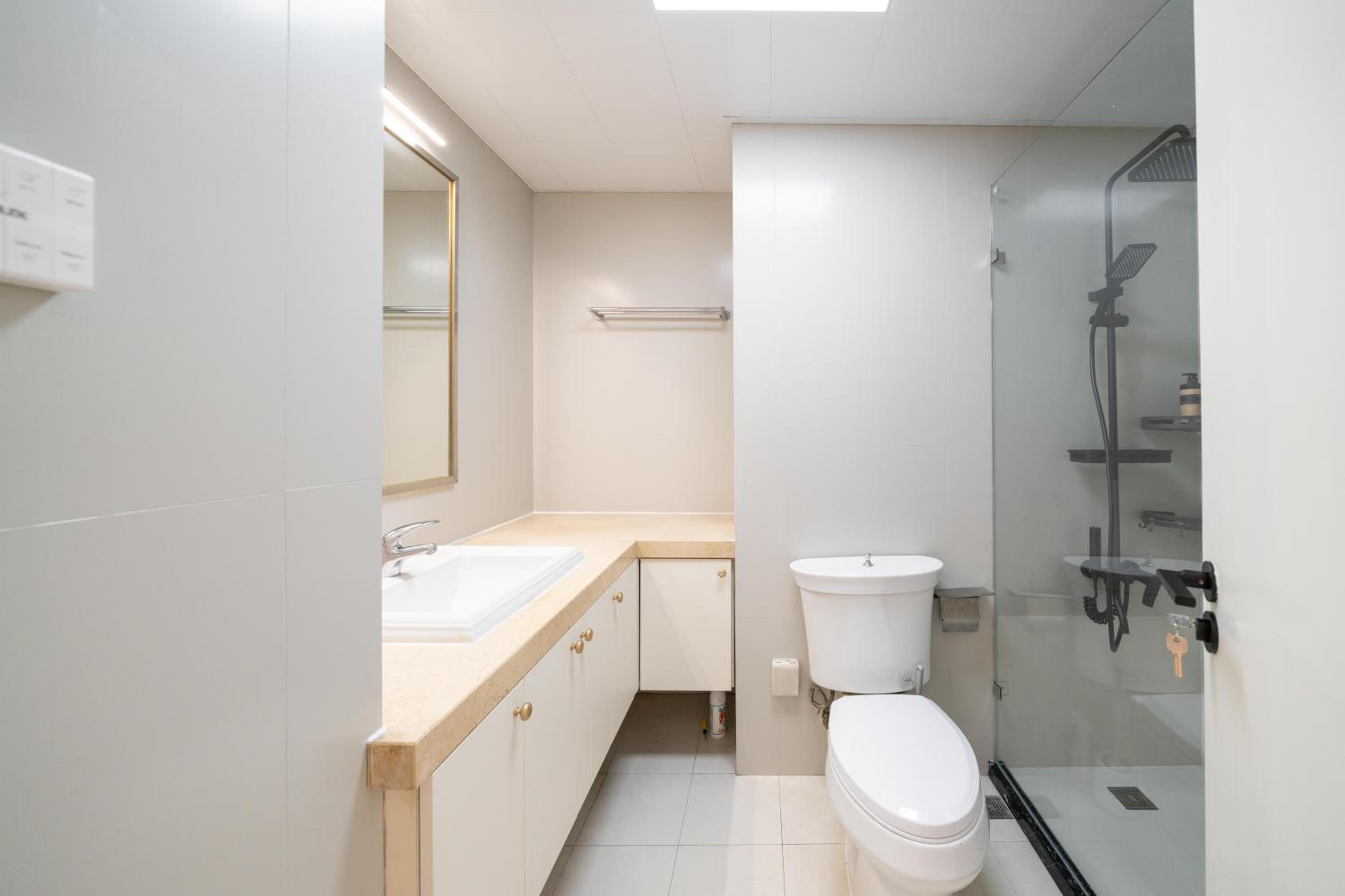 Yi Du Home with Double Views-At West Nanjing Road, Near Metro, Cards OK