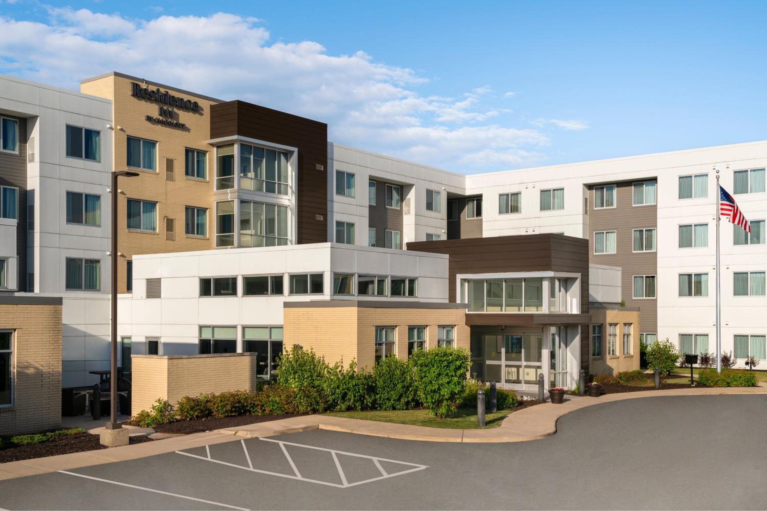 Hotel Residence Inn by Marriott Milwaukee West - Image 1