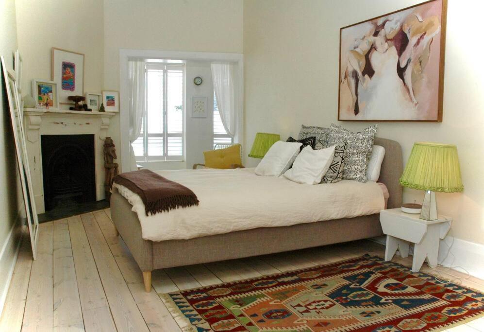 Absolute Beachfront Apartment, amazing sunsets