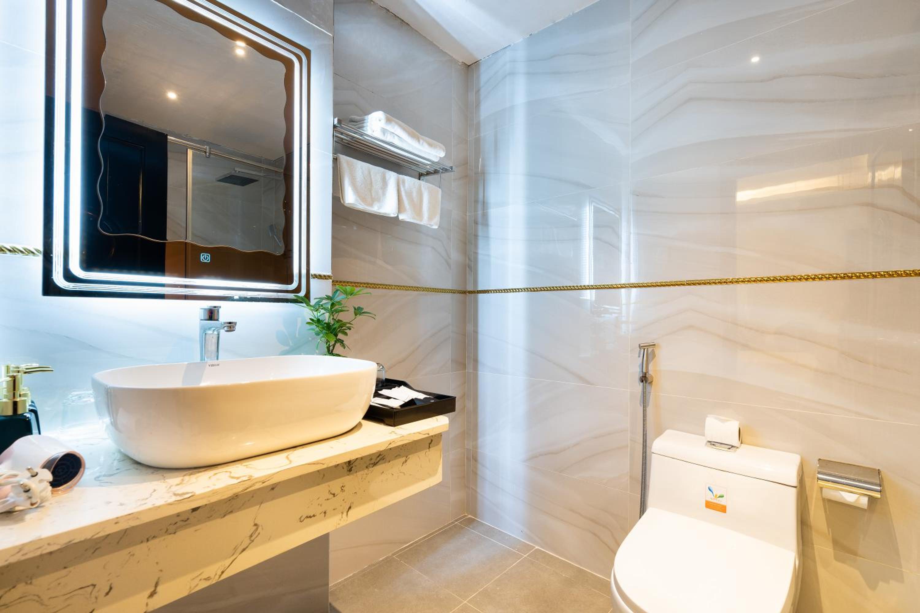 Nicecy Saigon Hotel