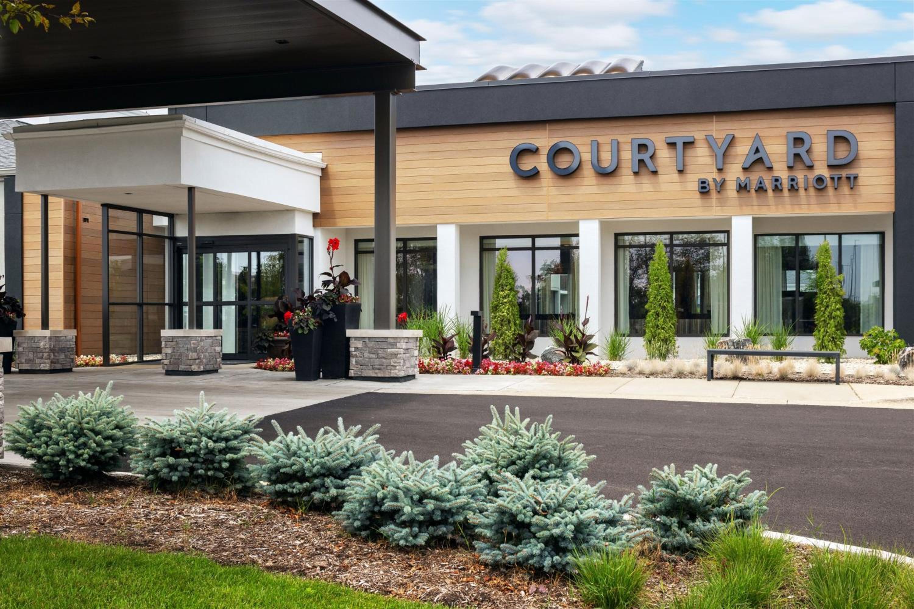 Waukegan Vacations - Courtyard by Marriott Chicago Waukegan / Gurnee - Property Image 2