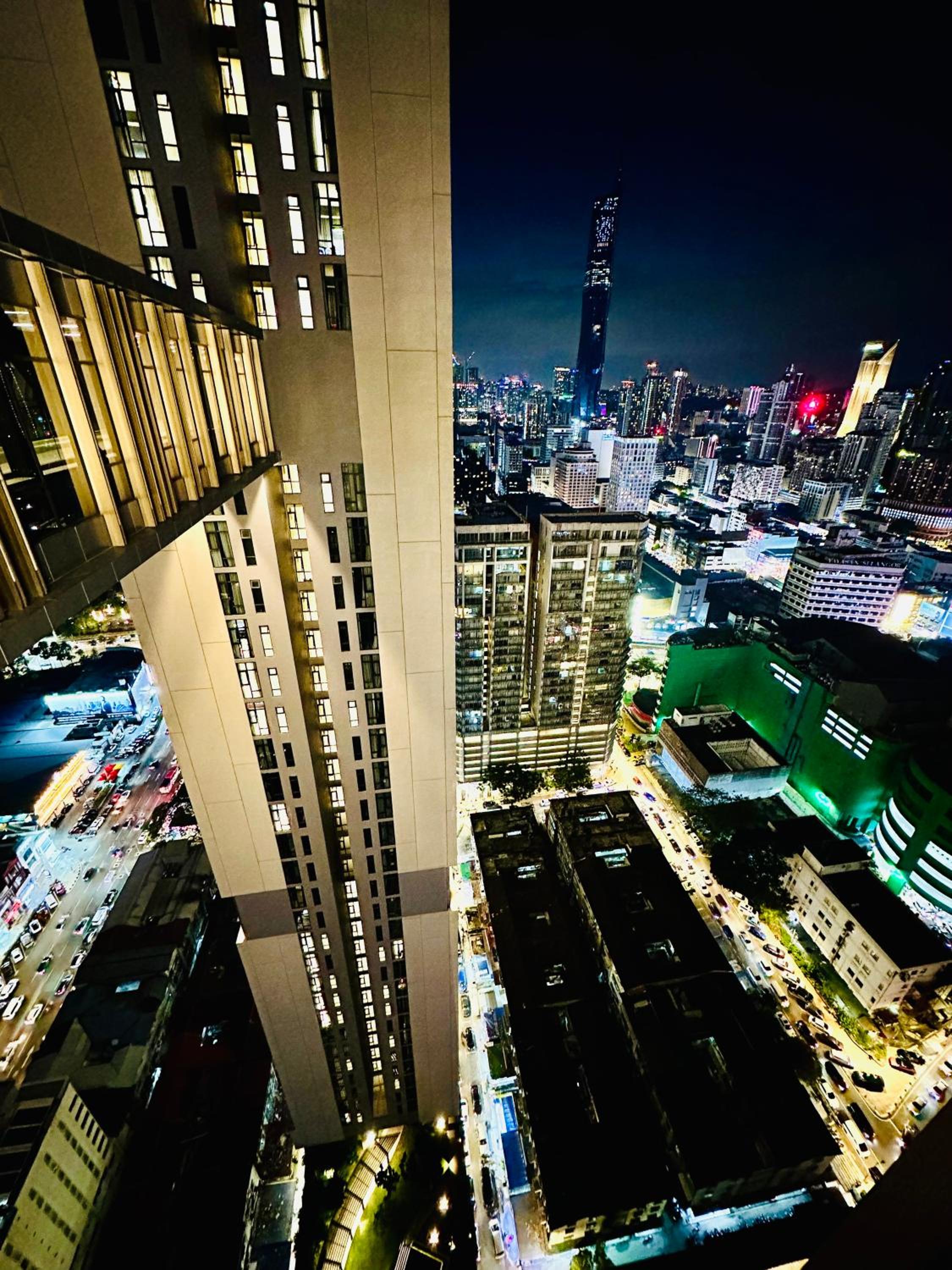 Axon Infinity Pool KL
