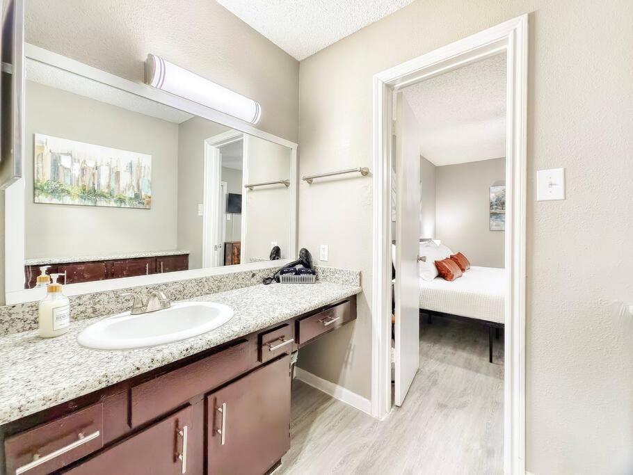 Braeswood 2 close to NRG, Medical Center with Pool, Gym, Pet friendly view 3