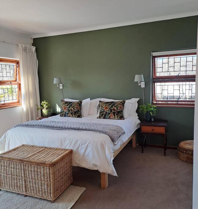 3-Bedroom Penthouse in Stellenbosch for 5 Guests with Stunning Mountain Views