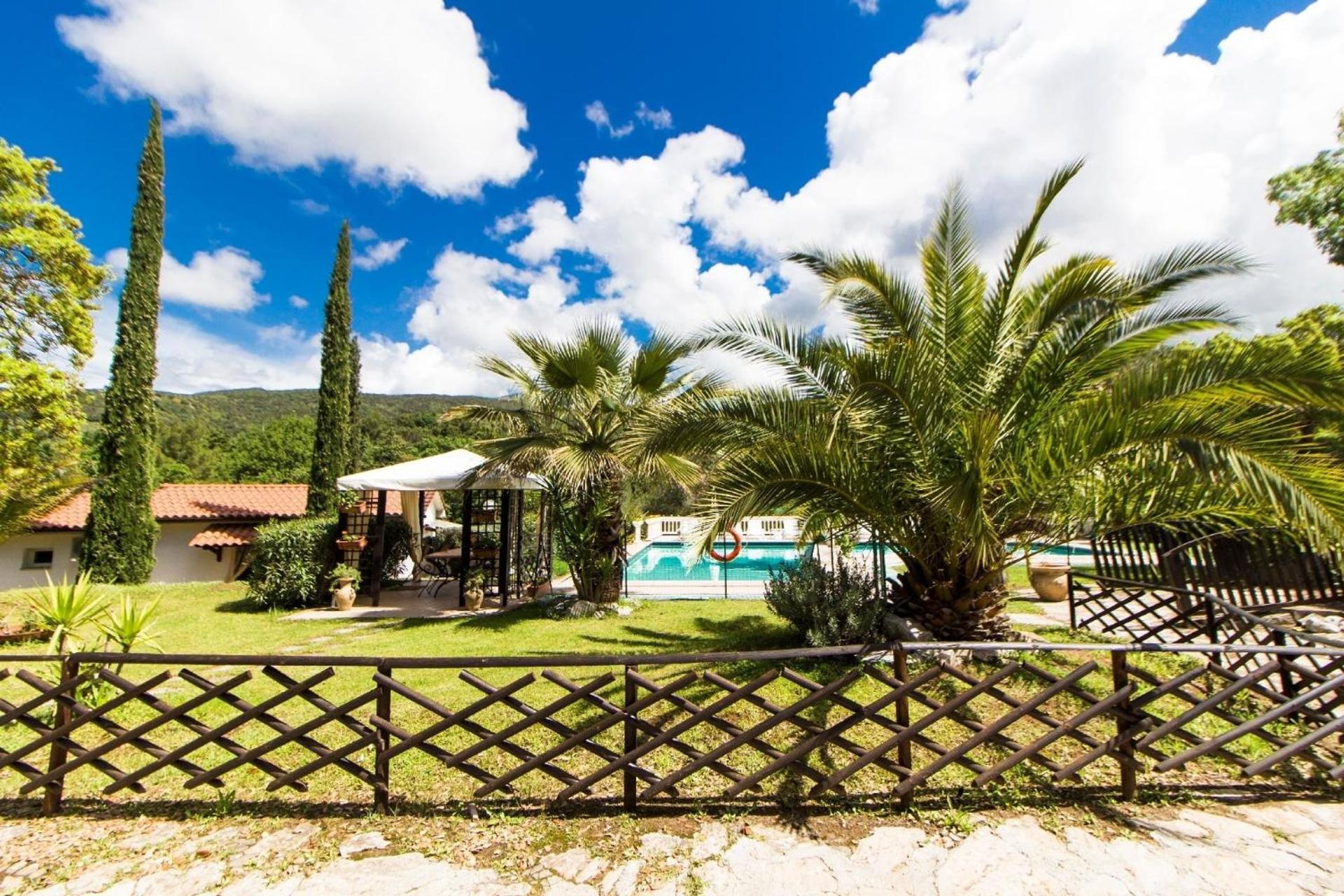 Wohnung mit Grill und gemeinsamem Pool view 4