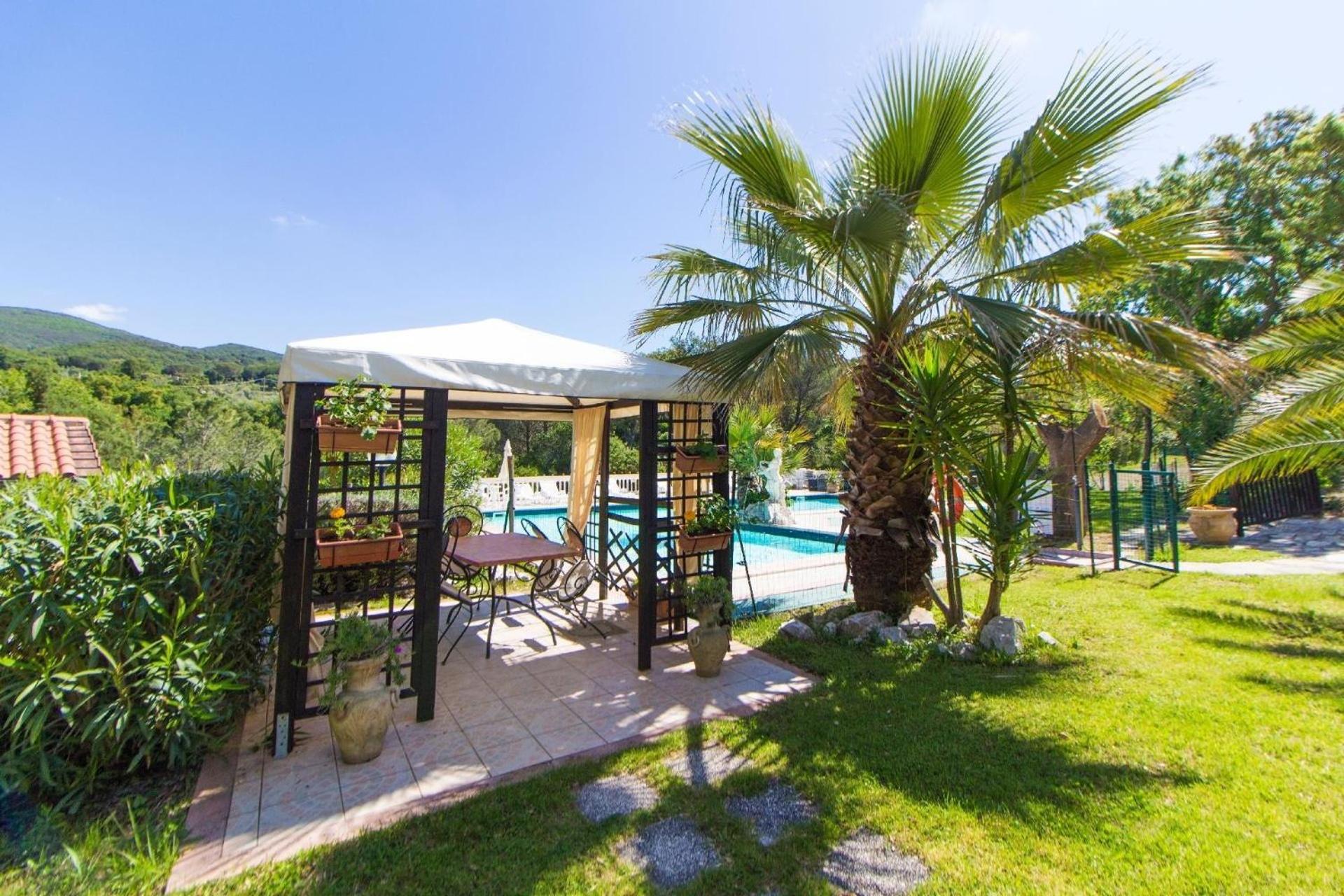 Wohnung mit Grill und gemeinsamem Pool view 5