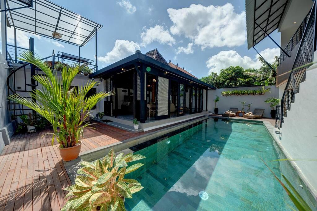 5bd Modern Villa in Berawa with BBQ & Ricefield View view 3