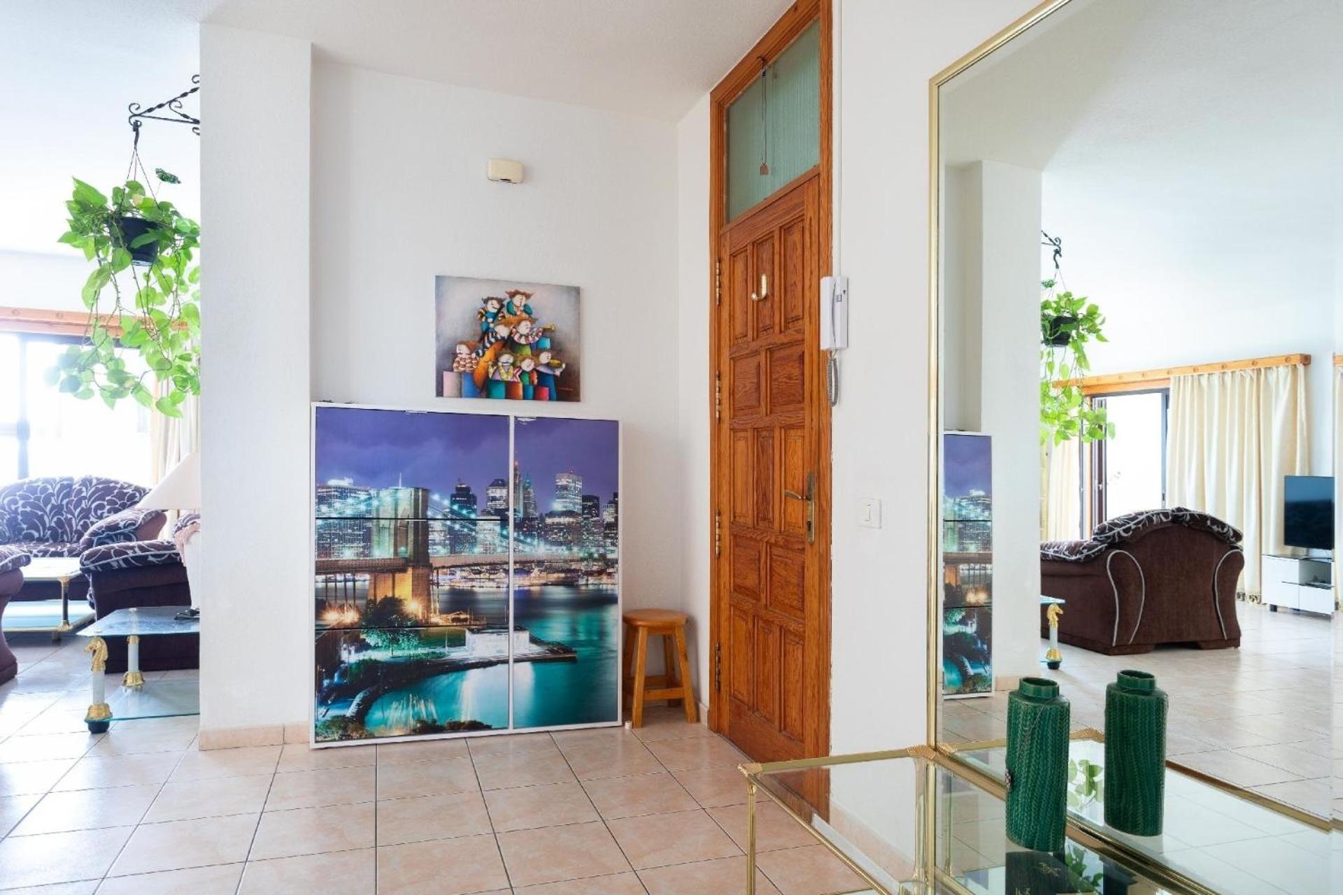 Luxuriöses Apartment mit zwei Balkonen und Meerblick, Langzeitmiete möglich