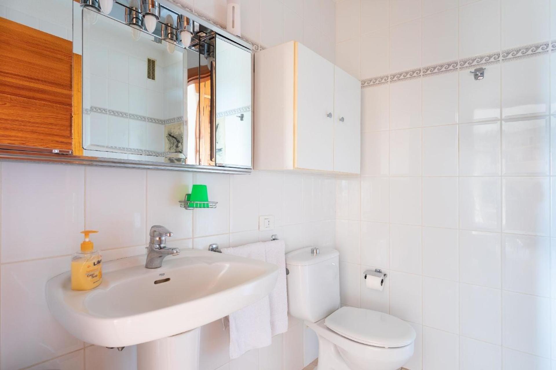 Luxuriöses Apartment mit zwei Balkonen und Meerblick, Langzeitmiete möglich