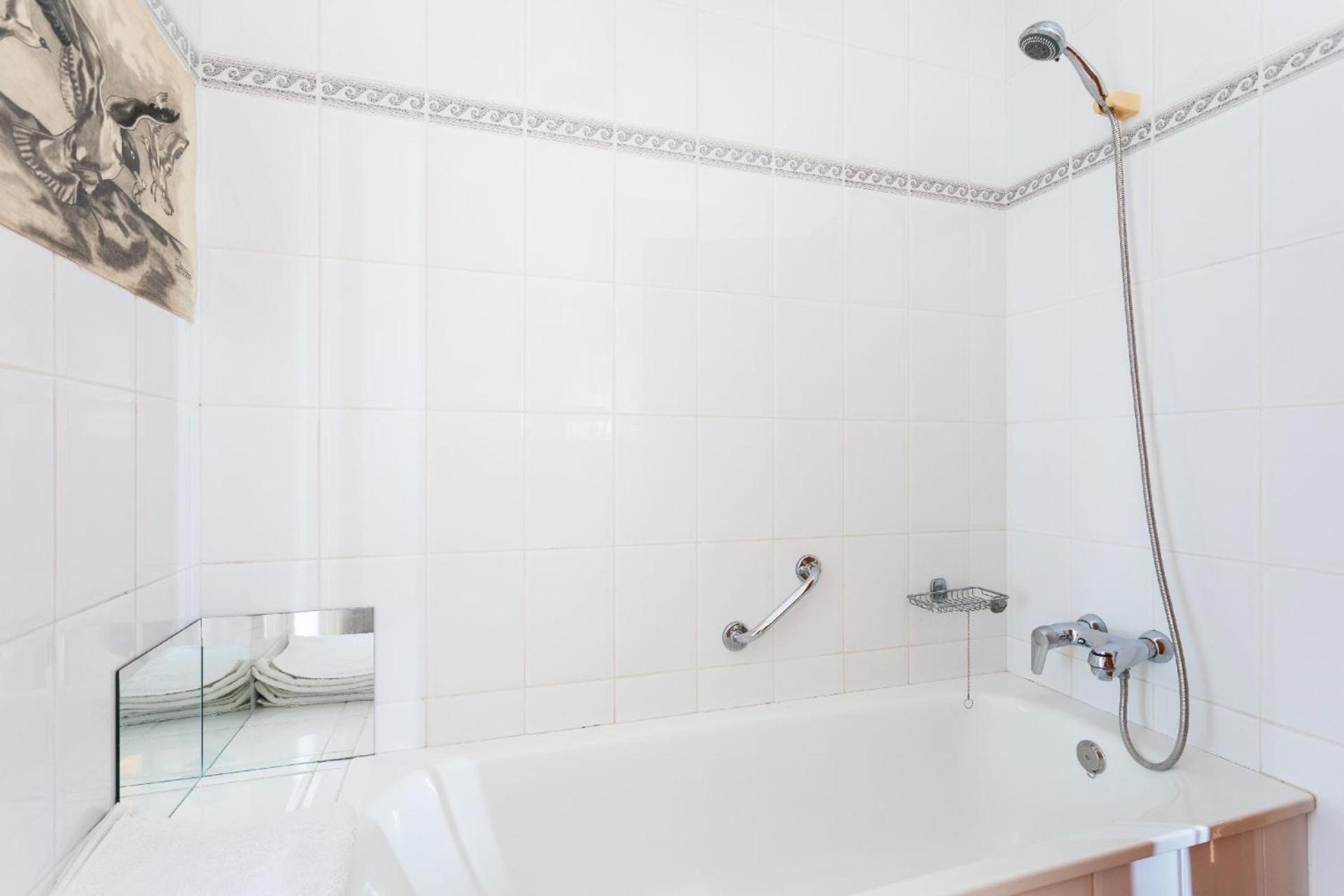 Luxuriöses Apartment mit zwei Balkonen und Meerblick, Langzeitmiete möglich