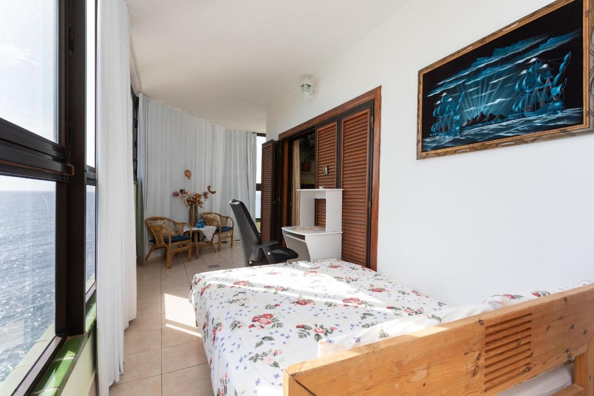 Luxuriöses Apartment mit zwei Balkonen und Meerblick, Langzeitmiete möglich