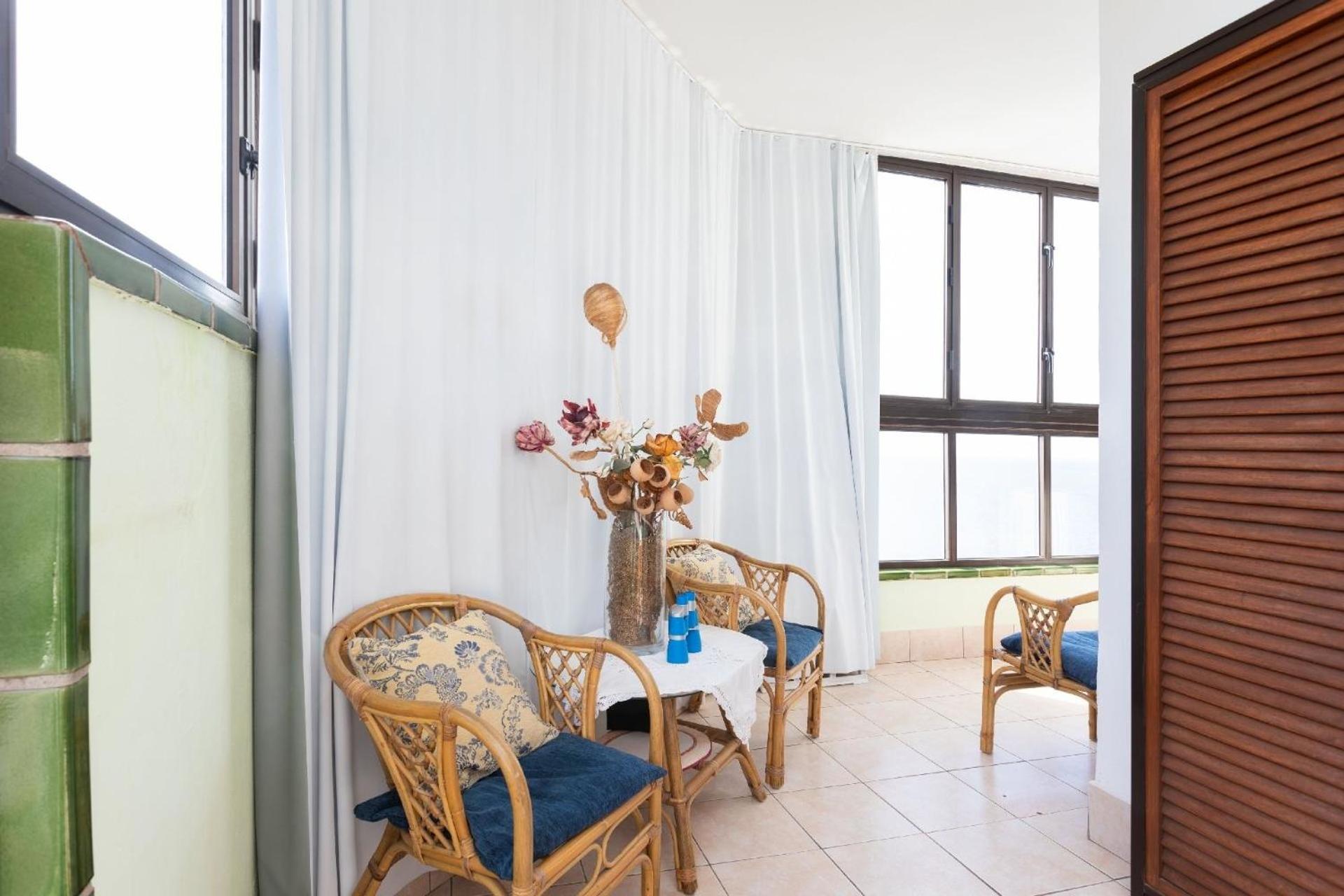 Luxuriöses Apartment mit zwei Balkonen und Meerblick, Langzeitmiete möglich