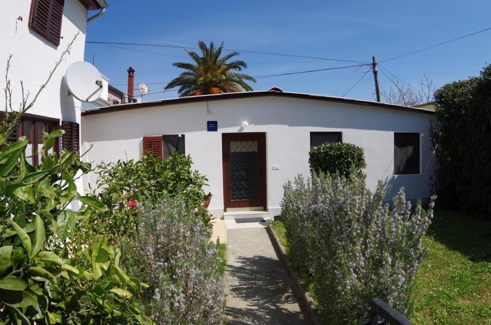 Appartement in Premantura mit Grill, Terrasse und Garten view 3