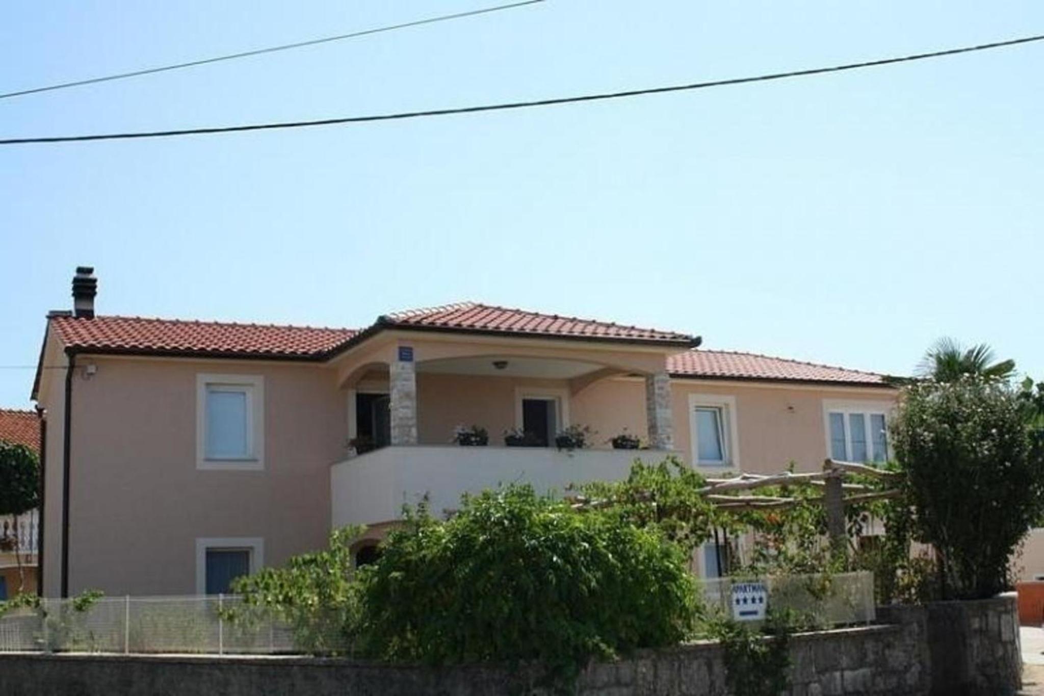 Große Wohnung in Gabonjin mit Großem Garten view 2