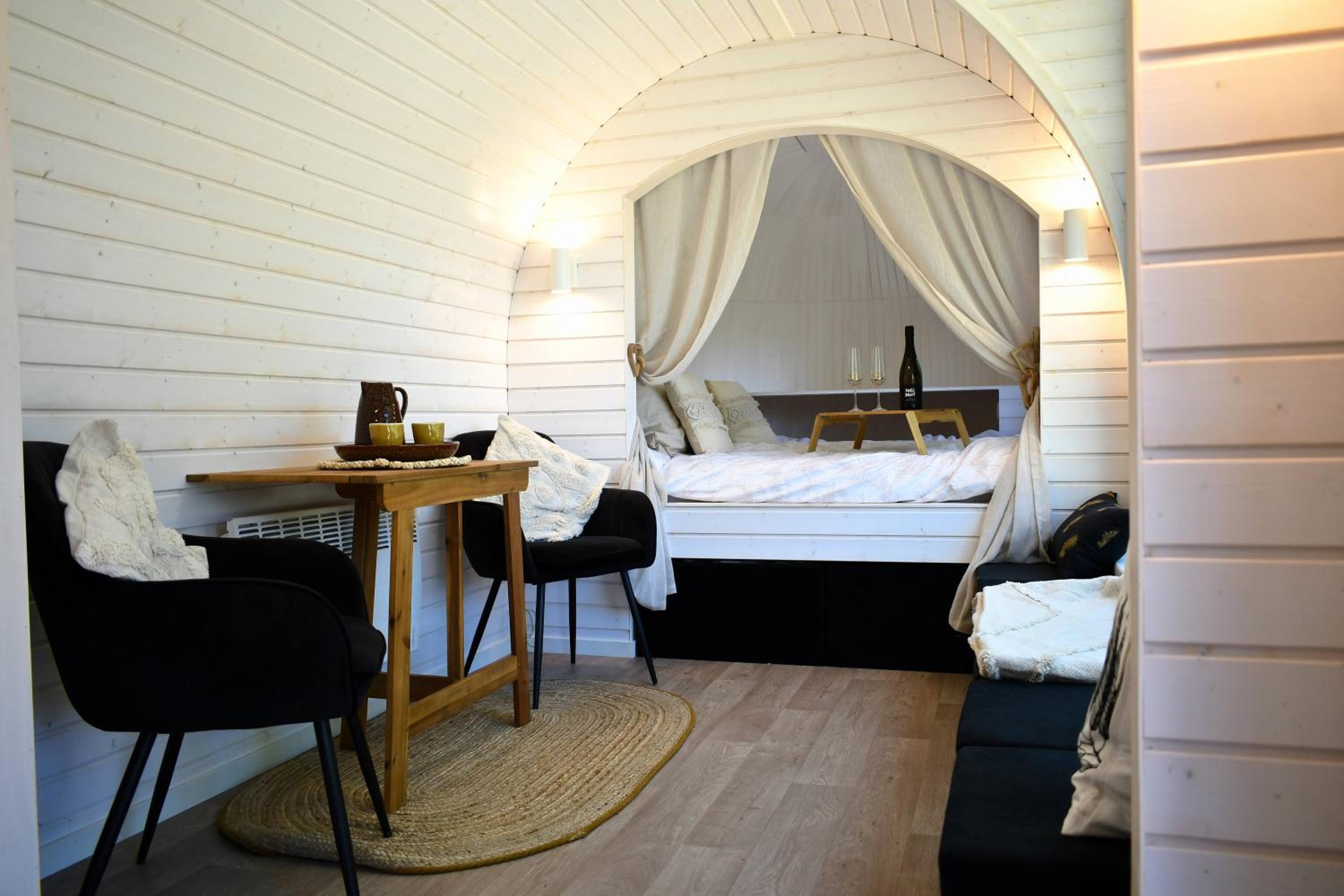 La CABANE LUXUEUSE AVEC JACUZY