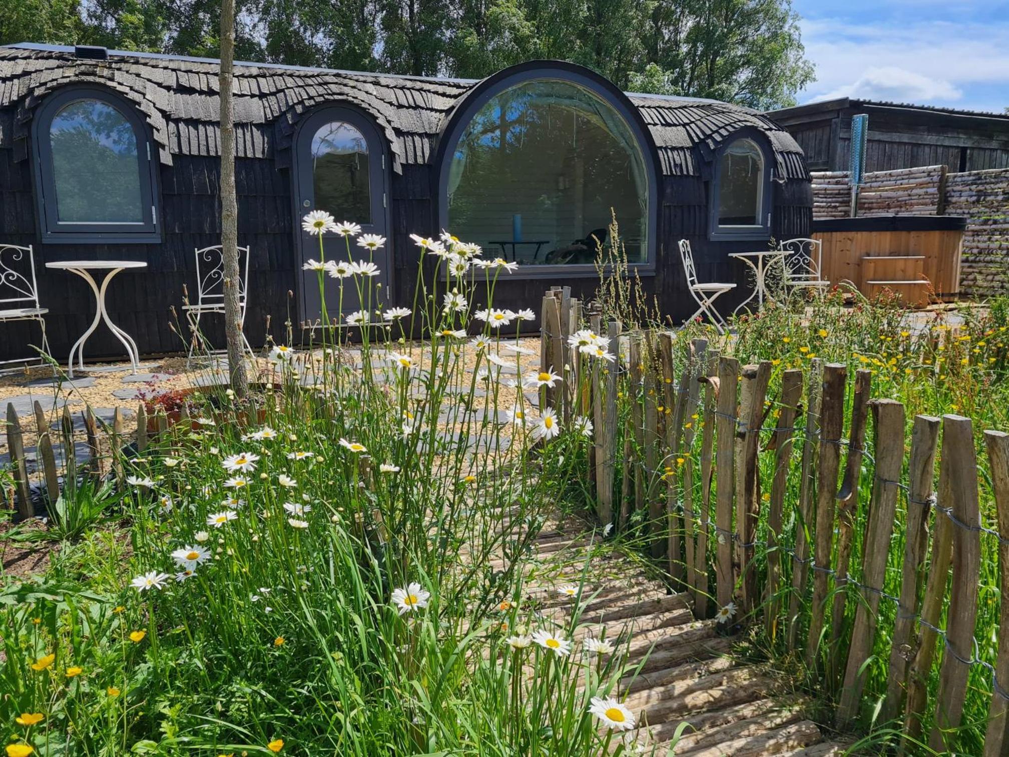 La CABANE LUXUEUSE AVEC JACUZY
