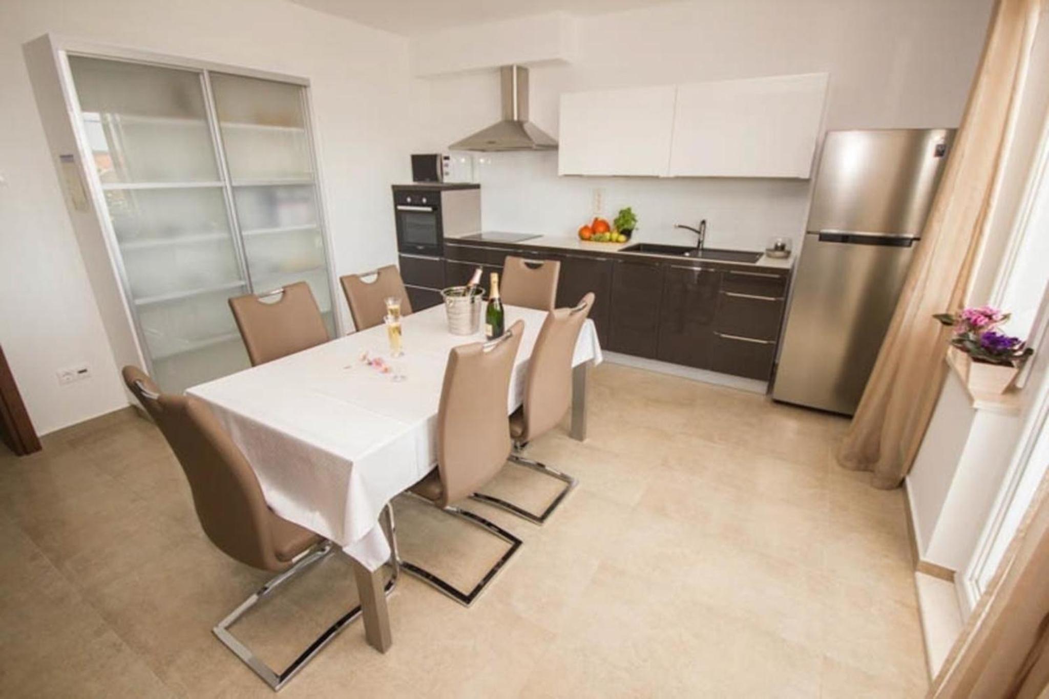 Appartement Mit Großem Balkon