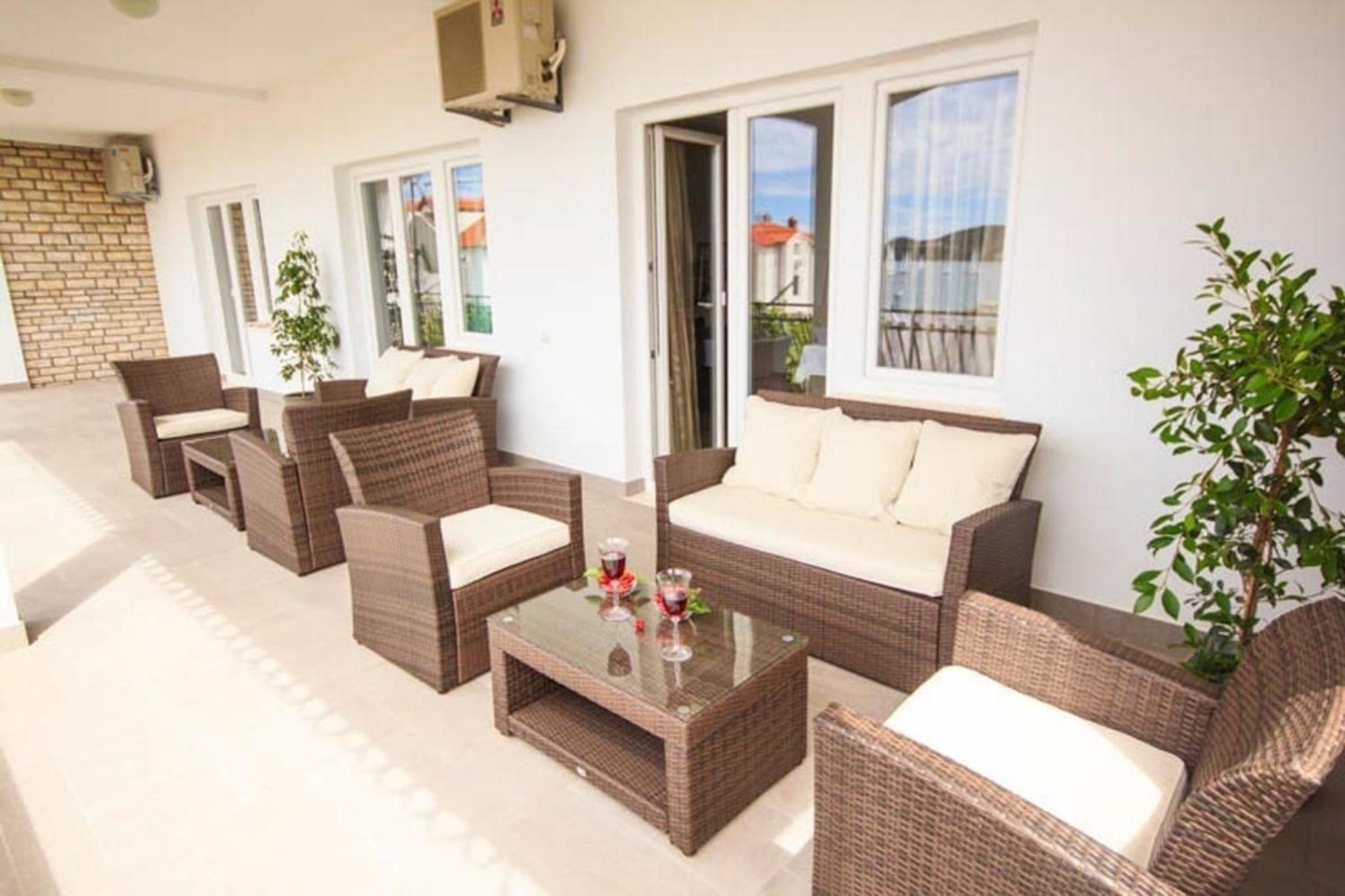Appartement Mit Großem Balkon