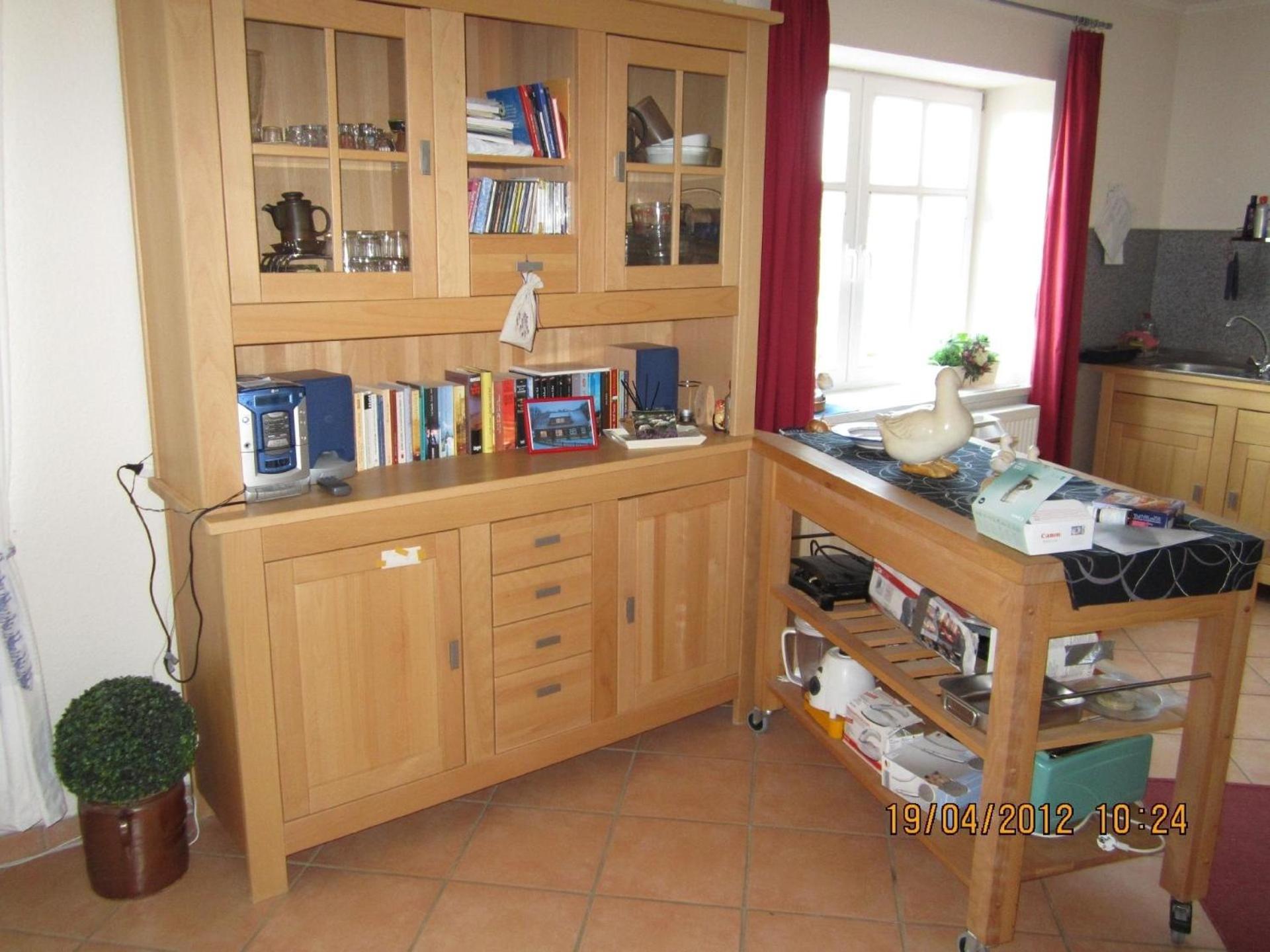 Haus Elbrose inmitten von Rosen mit Elbdeichzugang