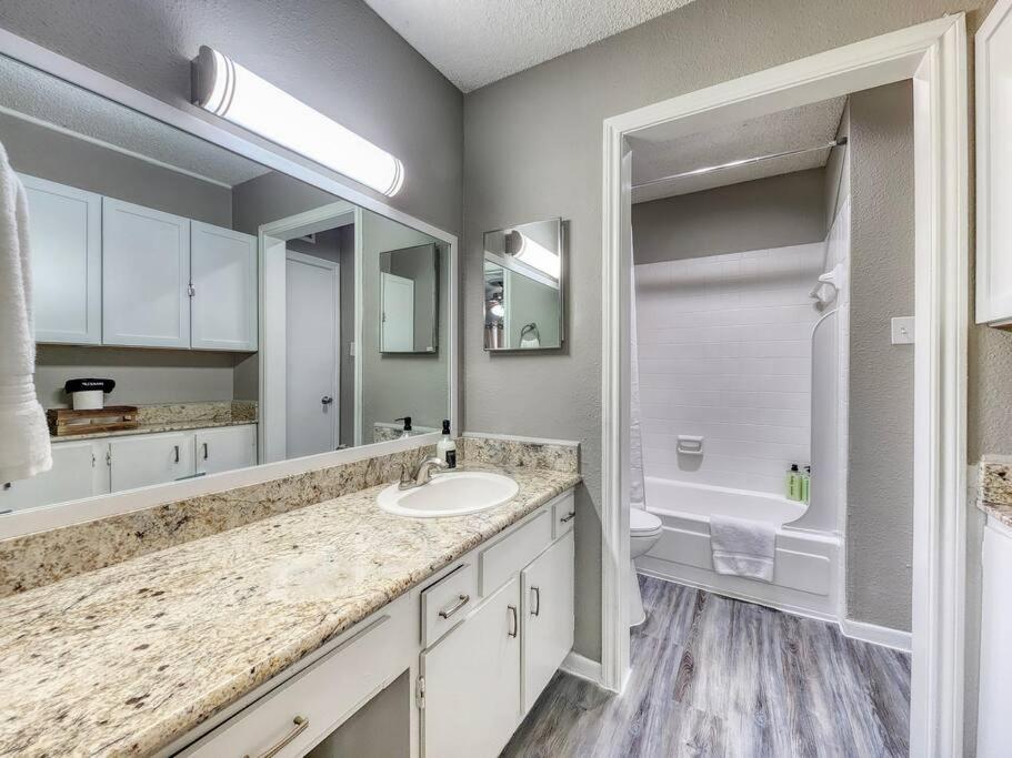 Braeswood 1 close to NRG, Medical Center, with 1 King and 2 Queen Beds, Pet friendly view 2