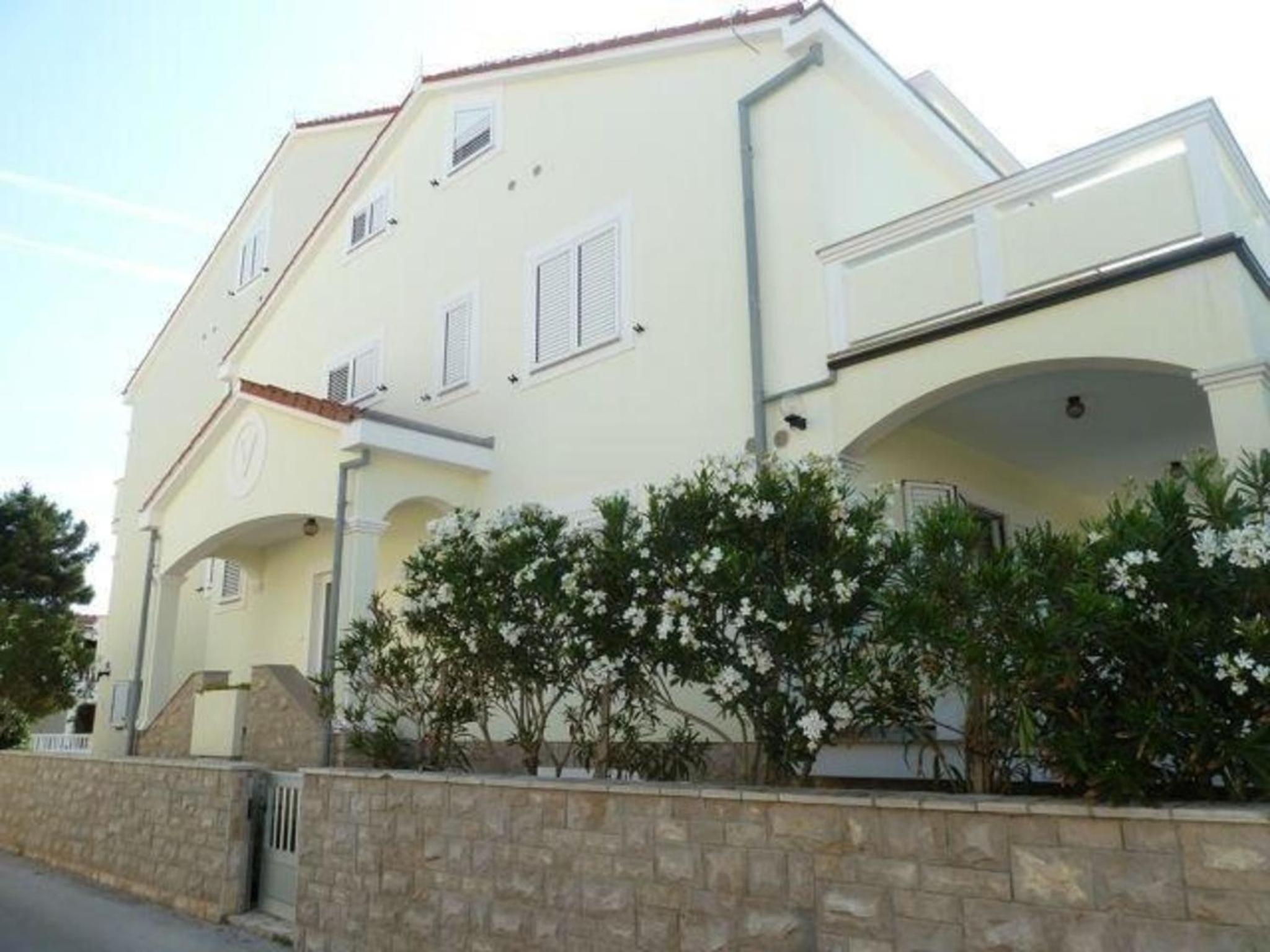 Tolles Appartement in Vir mit Grill, Garten und Terrasse und Meerblick