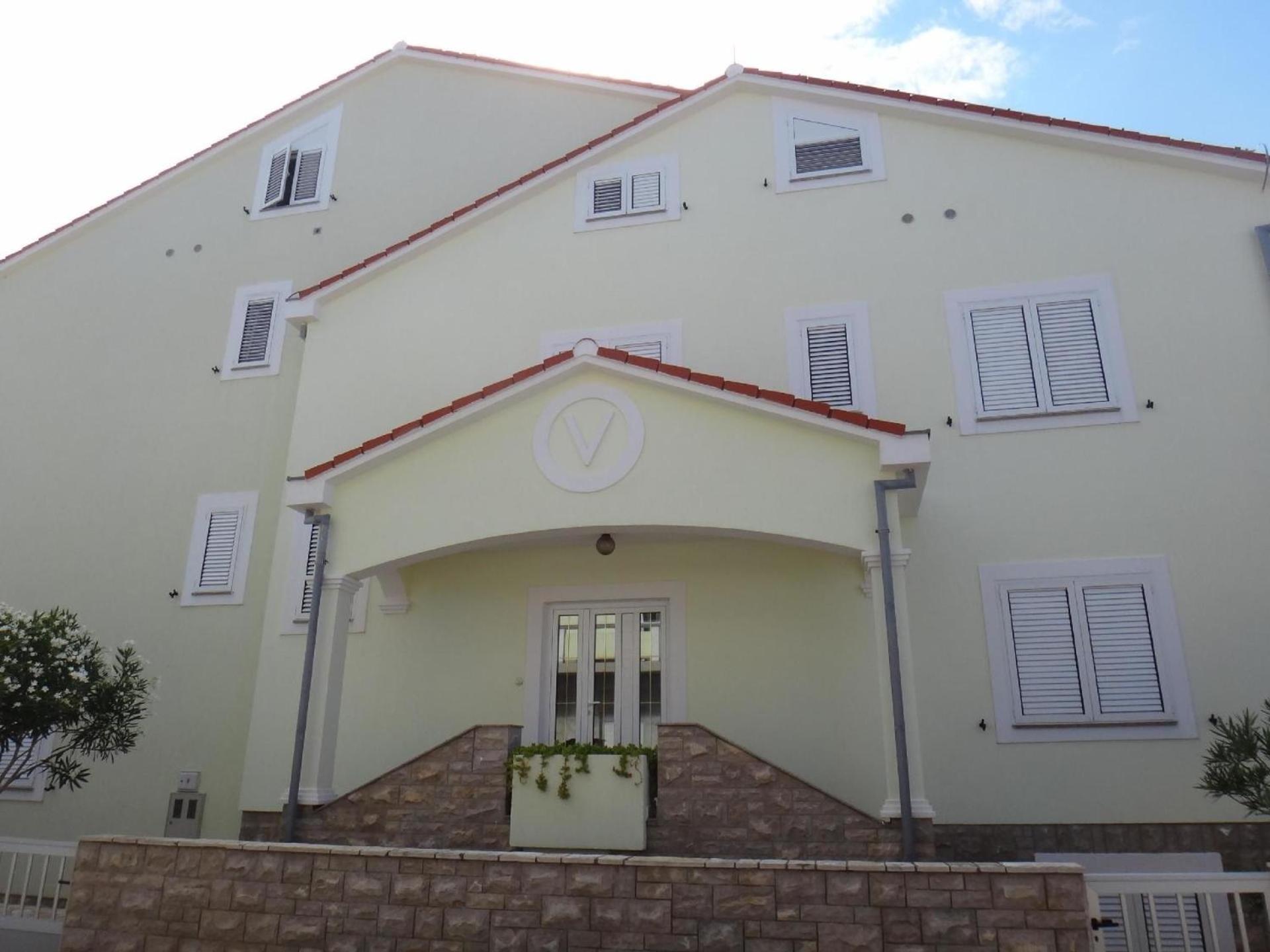 Tolles Appartement in Vir mit Grill, Garten und Terrasse und Meerblick