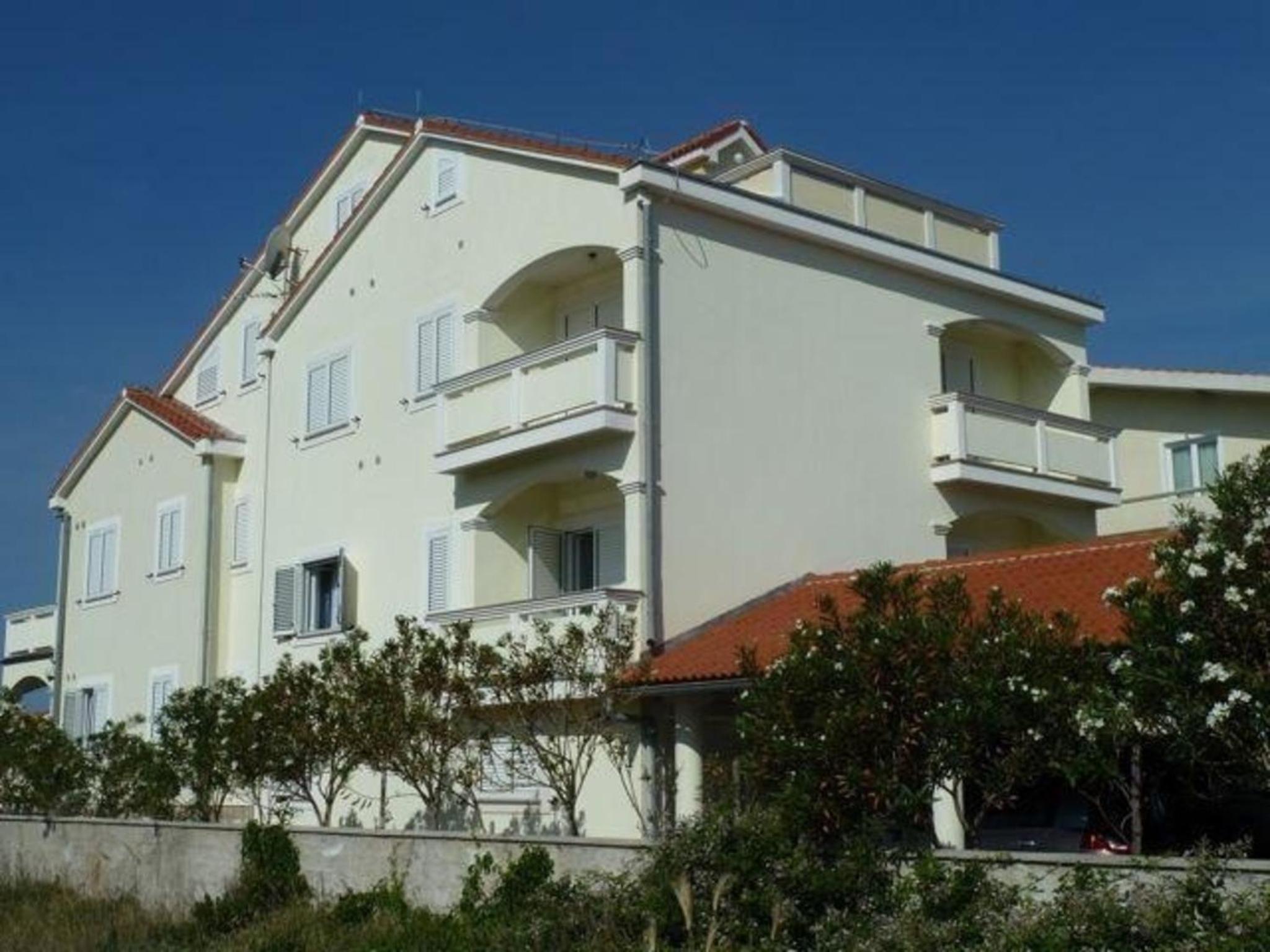 Tolles Appartement in Vir mit Grill, Garten und Terrasse und Meerblick