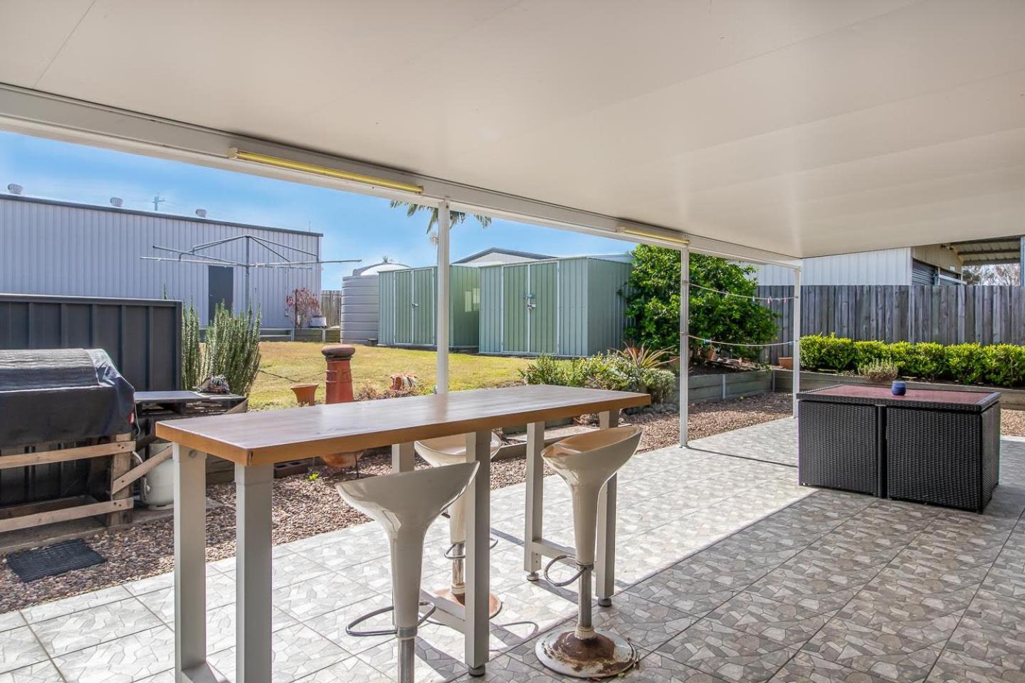 Urangan Vacations - Family home with Sea views - Property Image 11