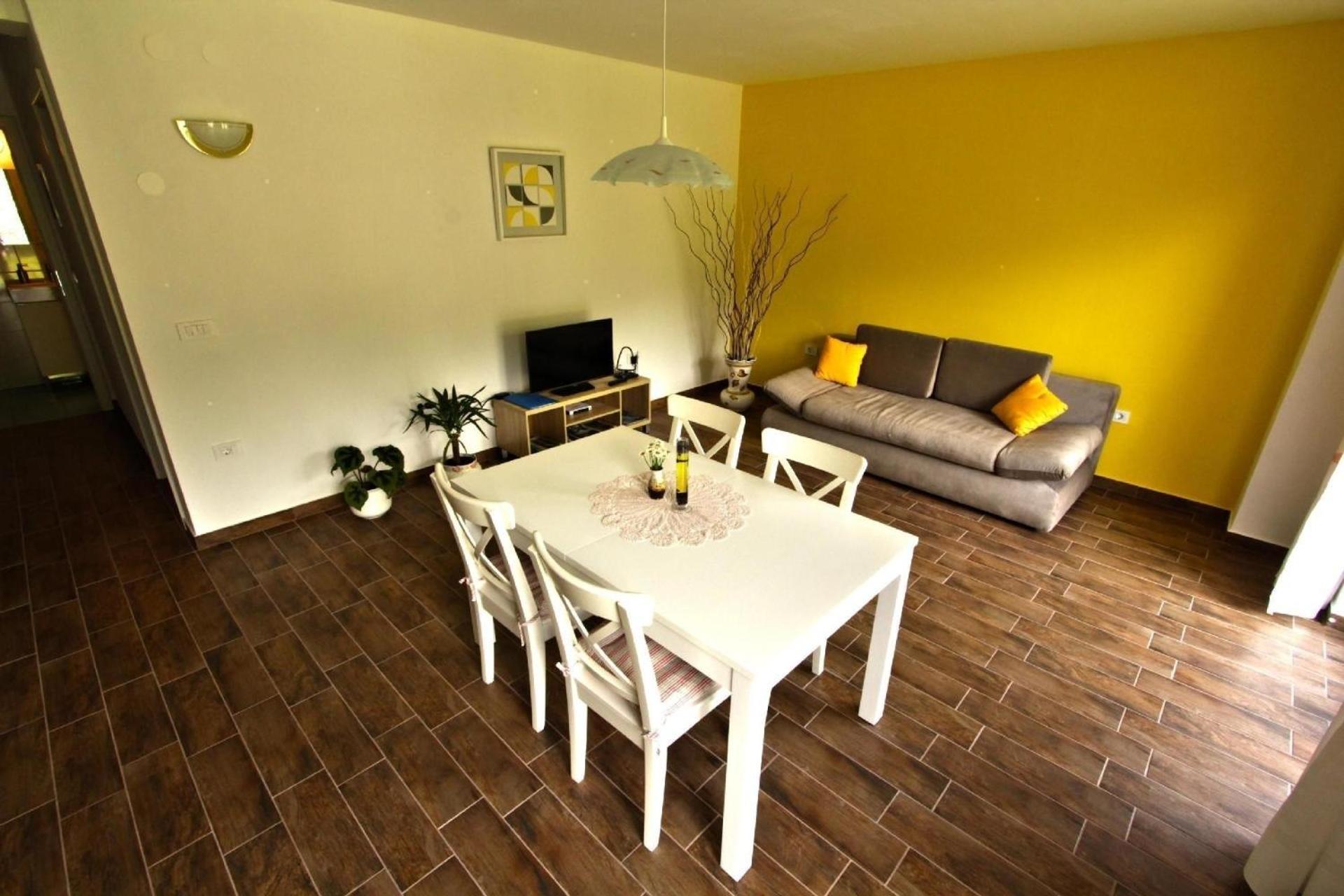 Appartement in Kamno mit Gemeinsamer Terrasse view 2