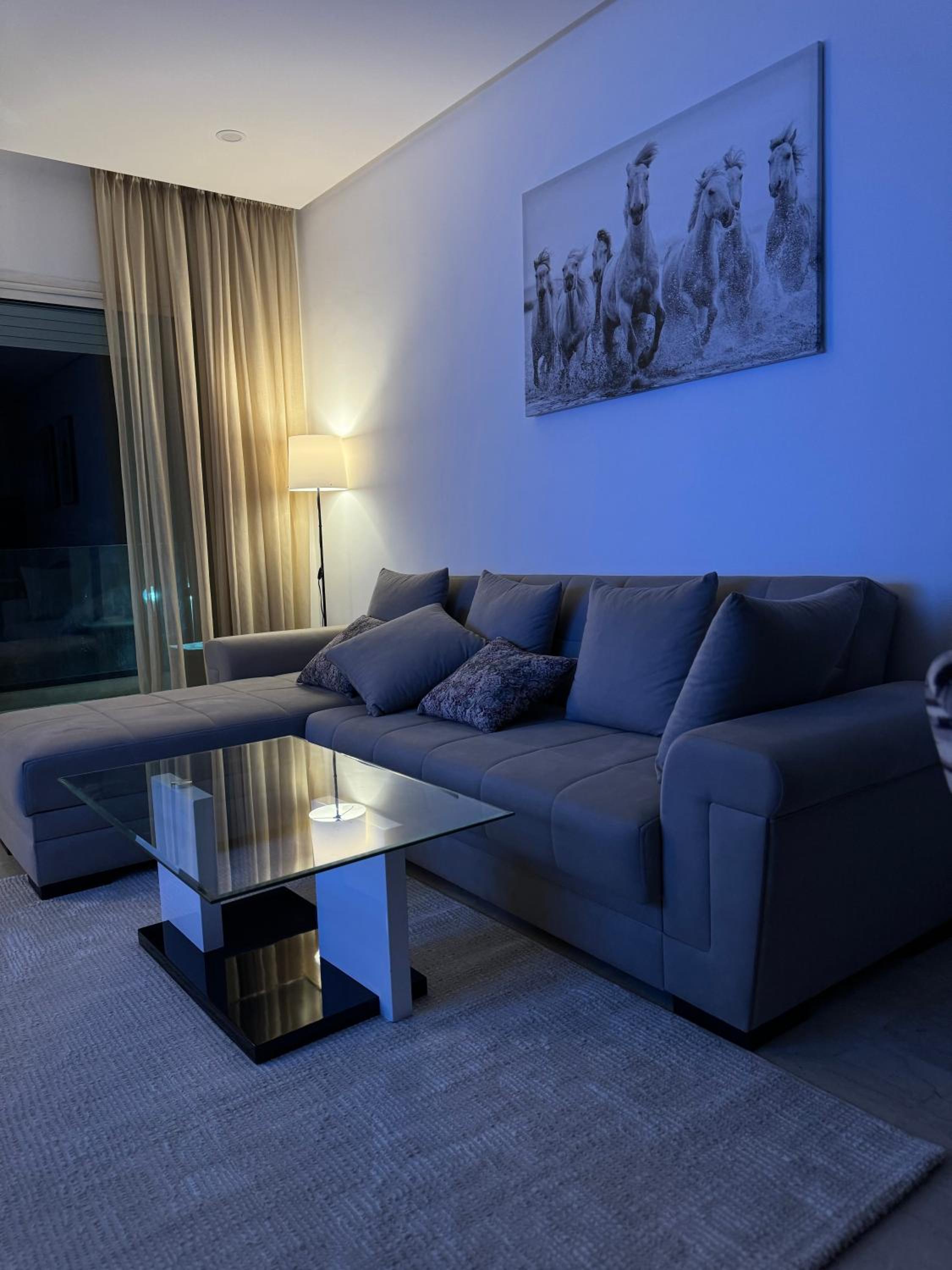 Fresh Modern Flat with spacious room and bathroom view 5