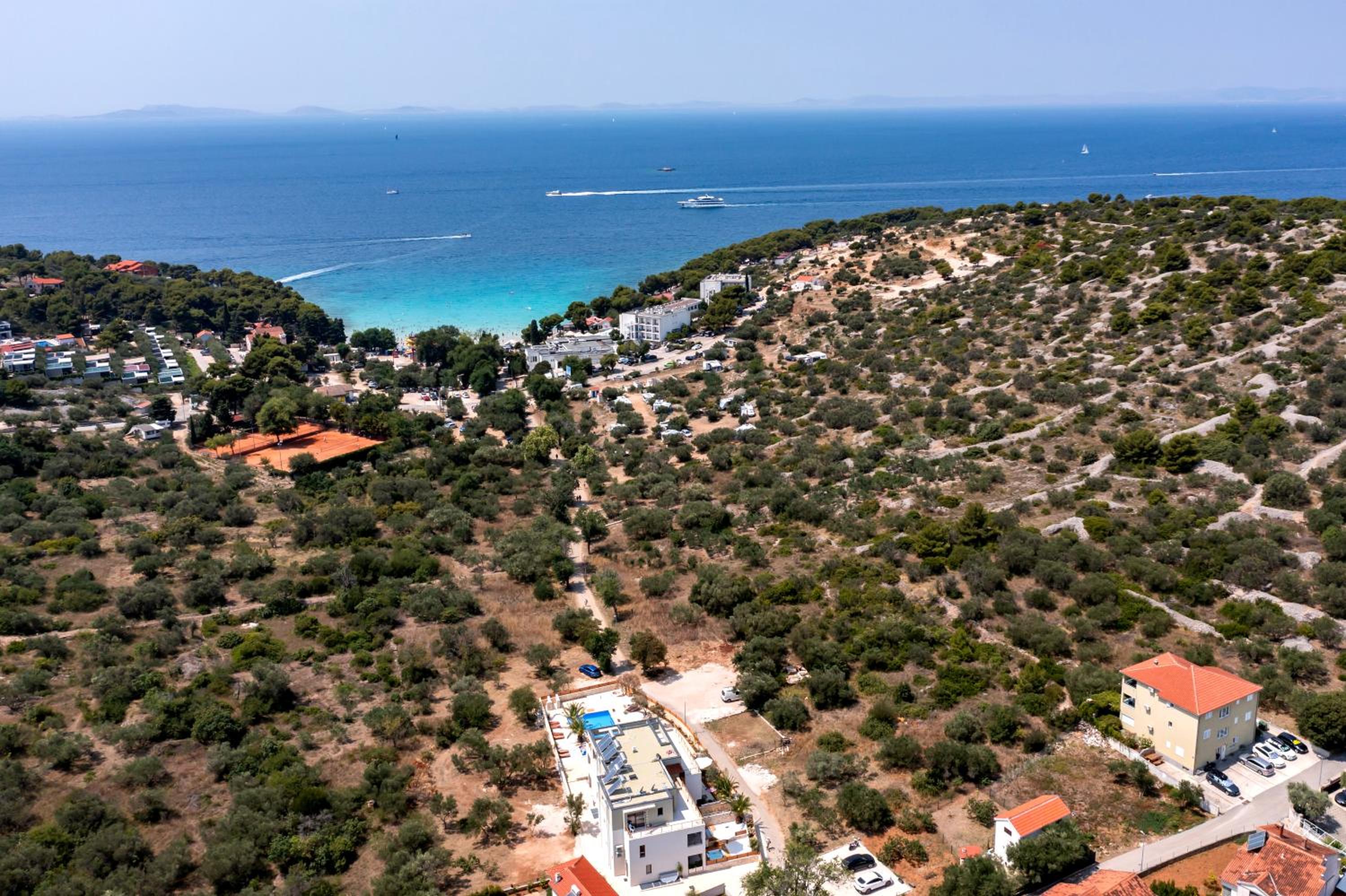 Hotel Luxurious Penthouse with a swimming pool near Slanica beach - Image 1