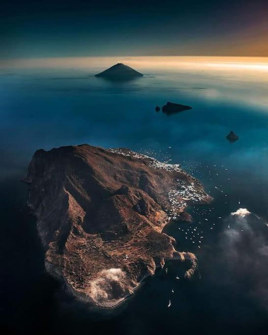 Trinacria appartamento con vista sulle Eolie view 3