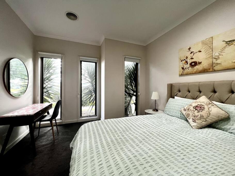 five-room house next to the park16