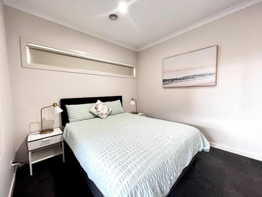five-room house next to the park16