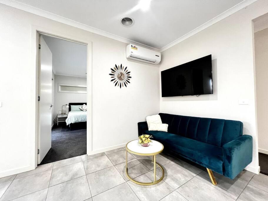 five-room house next to the park16