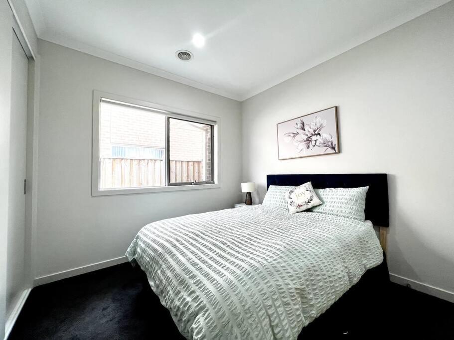 five-room house next to the park16