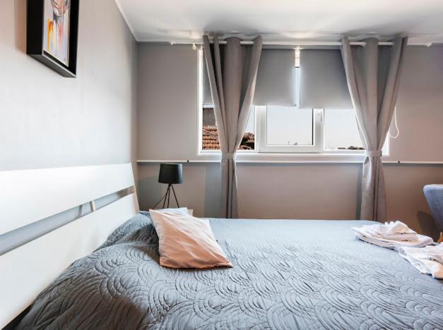 Lovely 1-bedroom apartment in the center of Sofia view 5