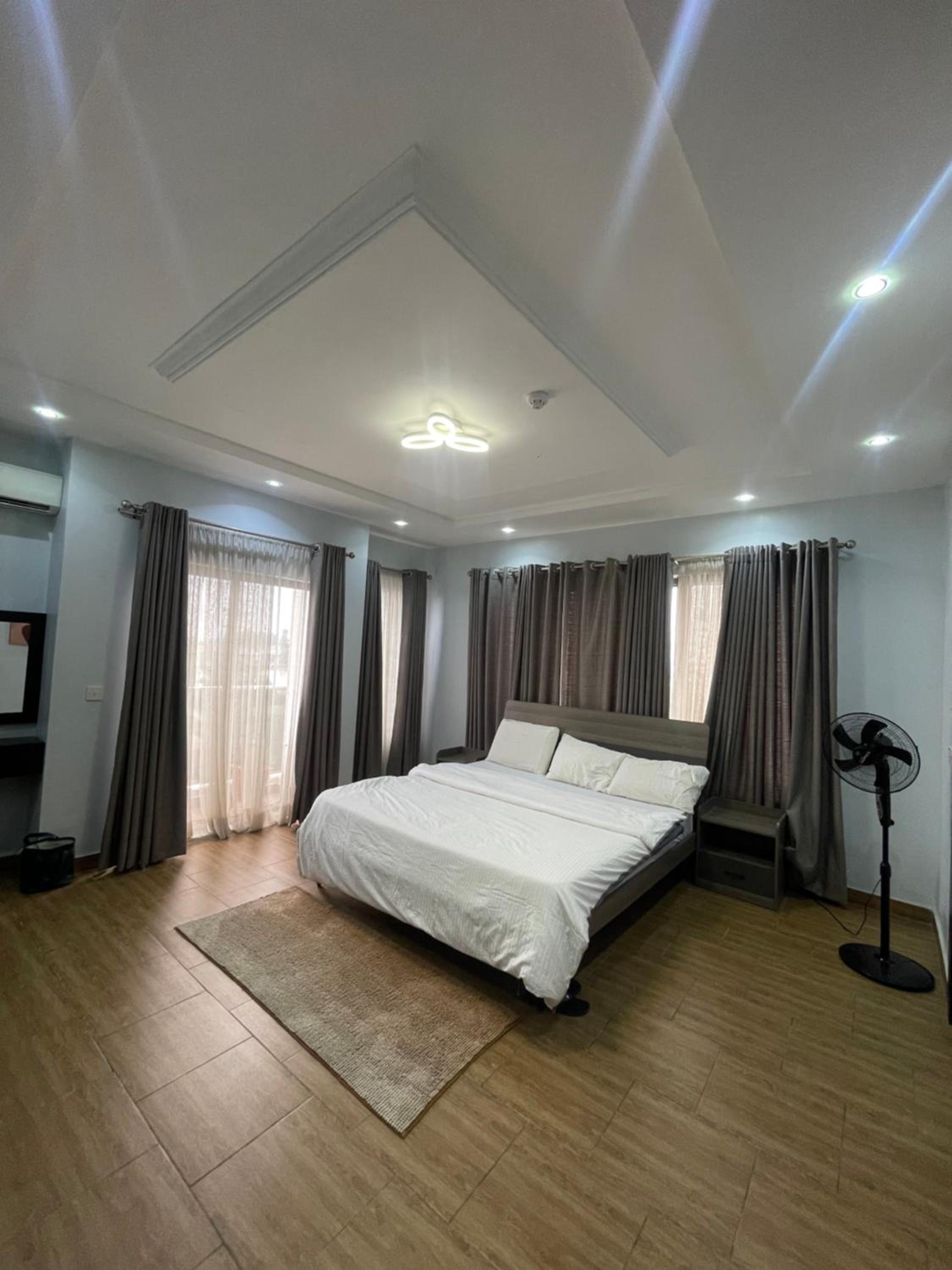 One Bed Apartment Banana Island JaeeLuxuryhomes view 3