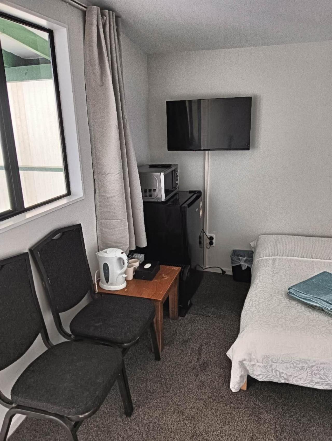 2 Double Beds Studio, 95 Aquirus Drive, Rotorua view 4