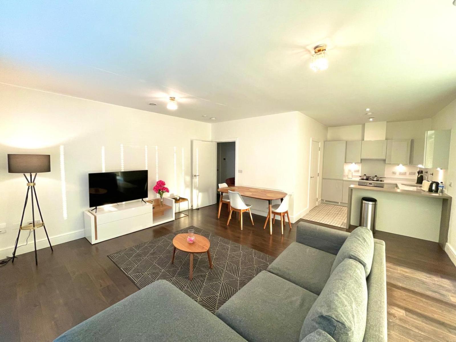 Wishie Homes- Entire Unit next to Luas Train Stop