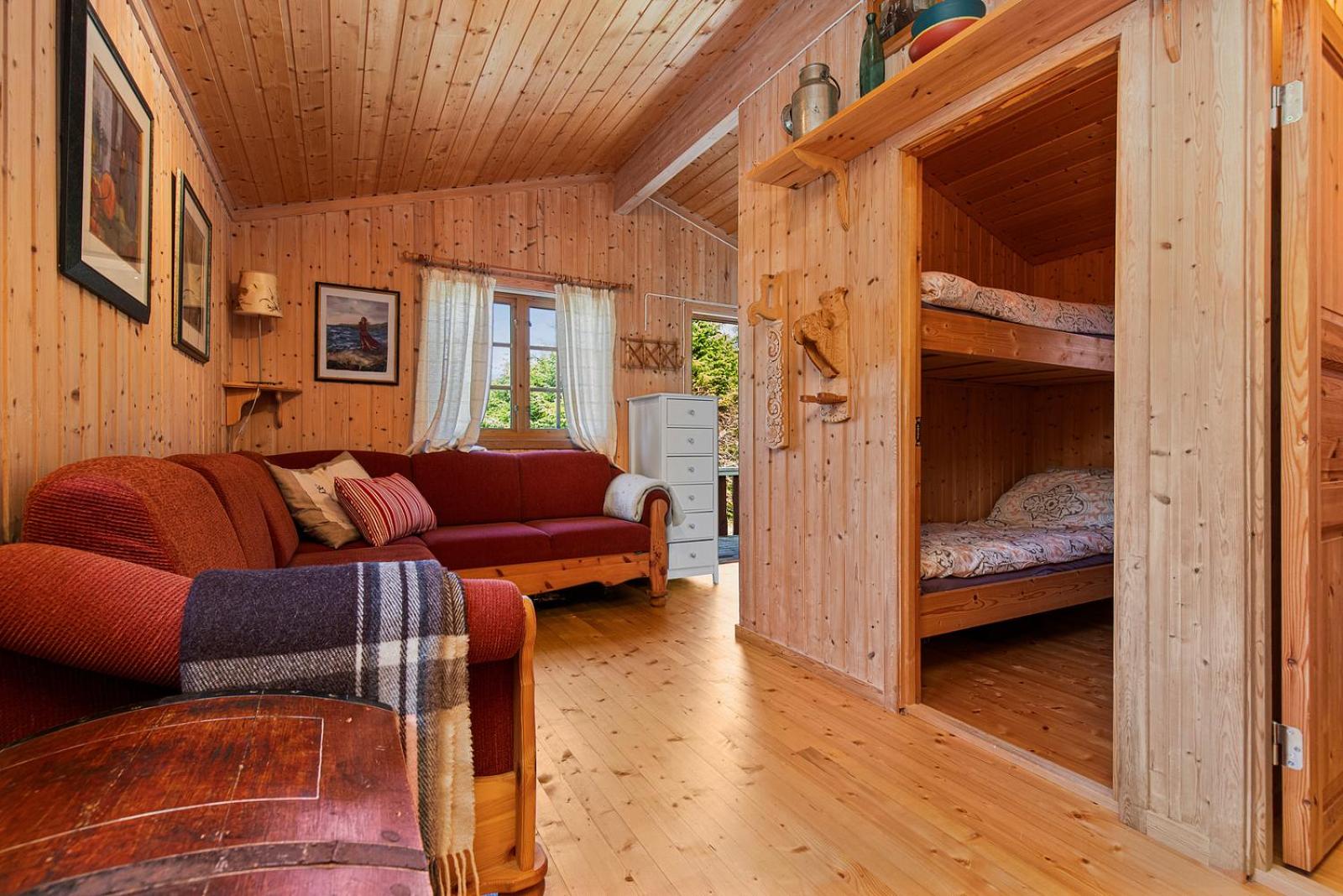 Charming cabin retreat by the coast in Midsund view 4