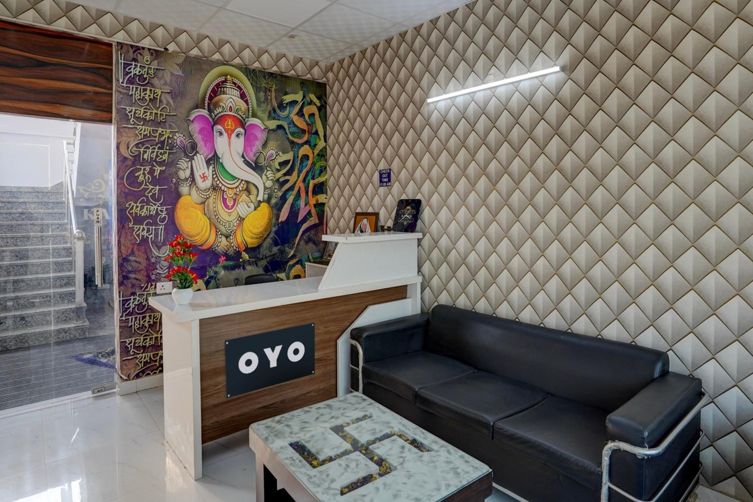 Lobby & Reception